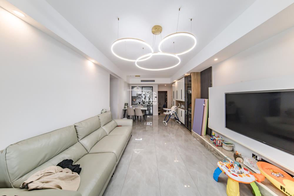 蓝光雍锦半岛 3室2厅2卫 140.0万