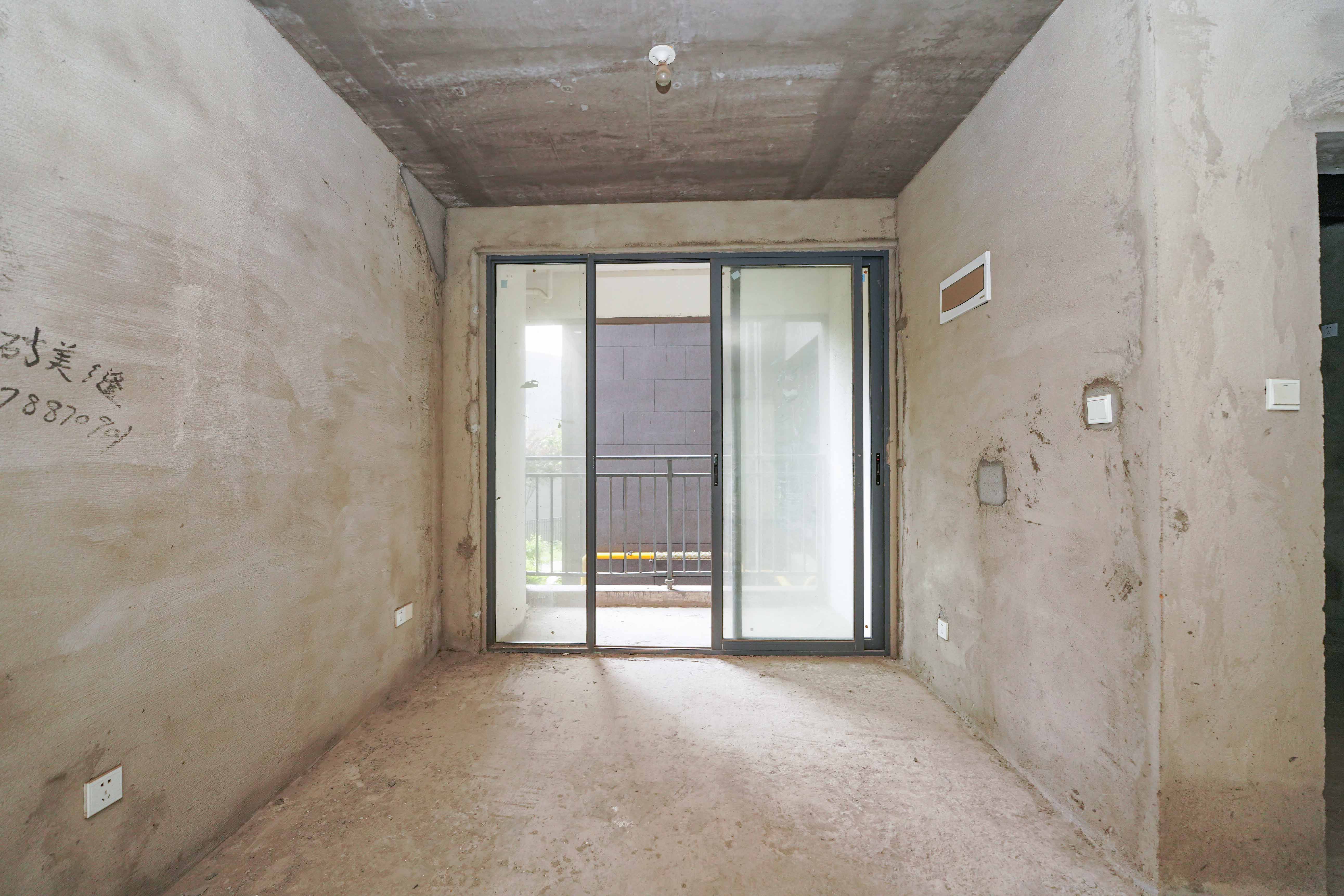 西湖鸿运佳苑 3室2厅2卫 80.0万 西湖鸿运佳苑 3室2厅2卫 80.0万客厅