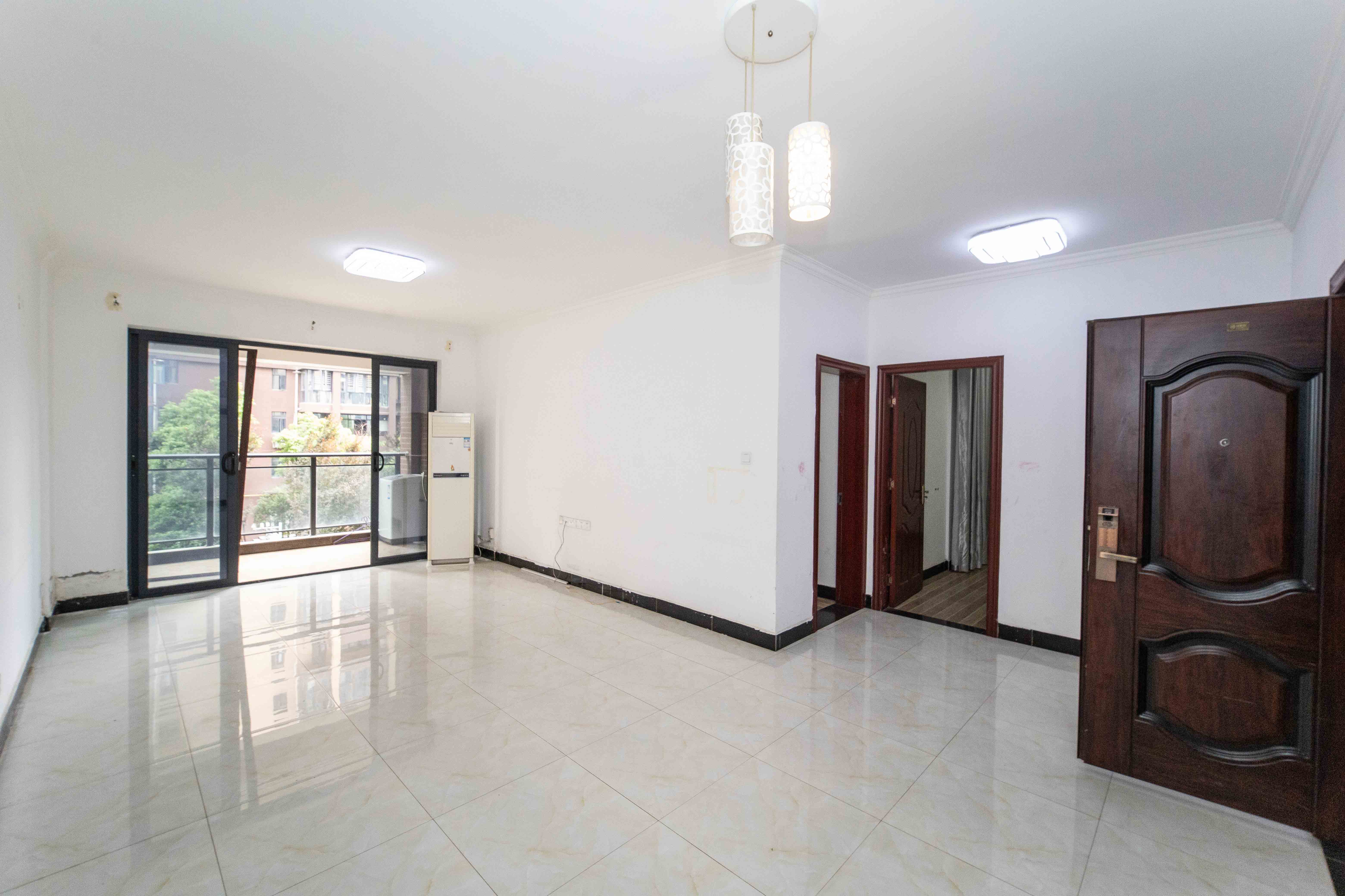 锦湘国际星城四期（金丽苑）  3室2厅2卫    106.0万客厅