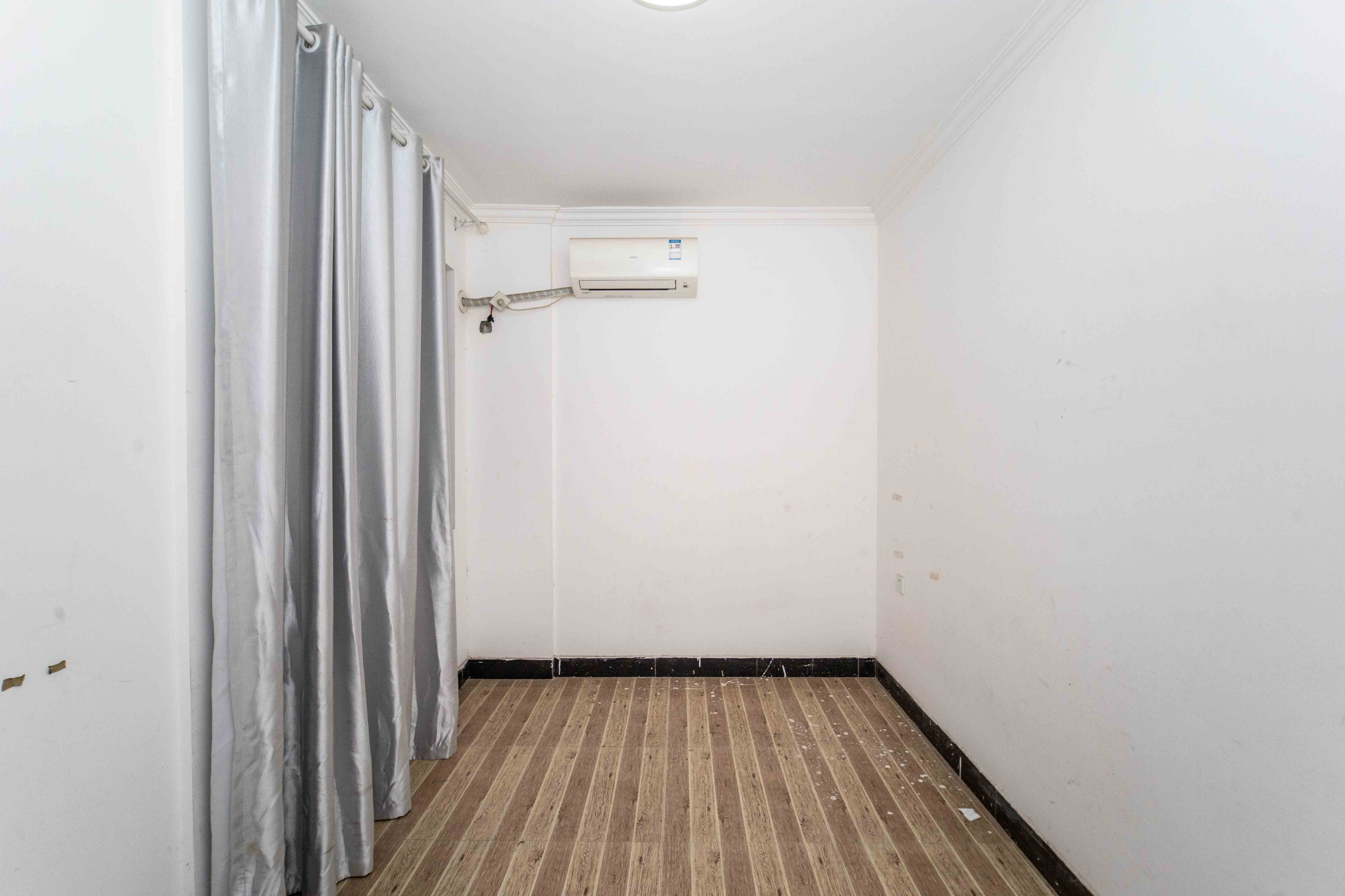 锦湘国际星城四期（金丽苑）  3室2厅2卫    106.0万卧室