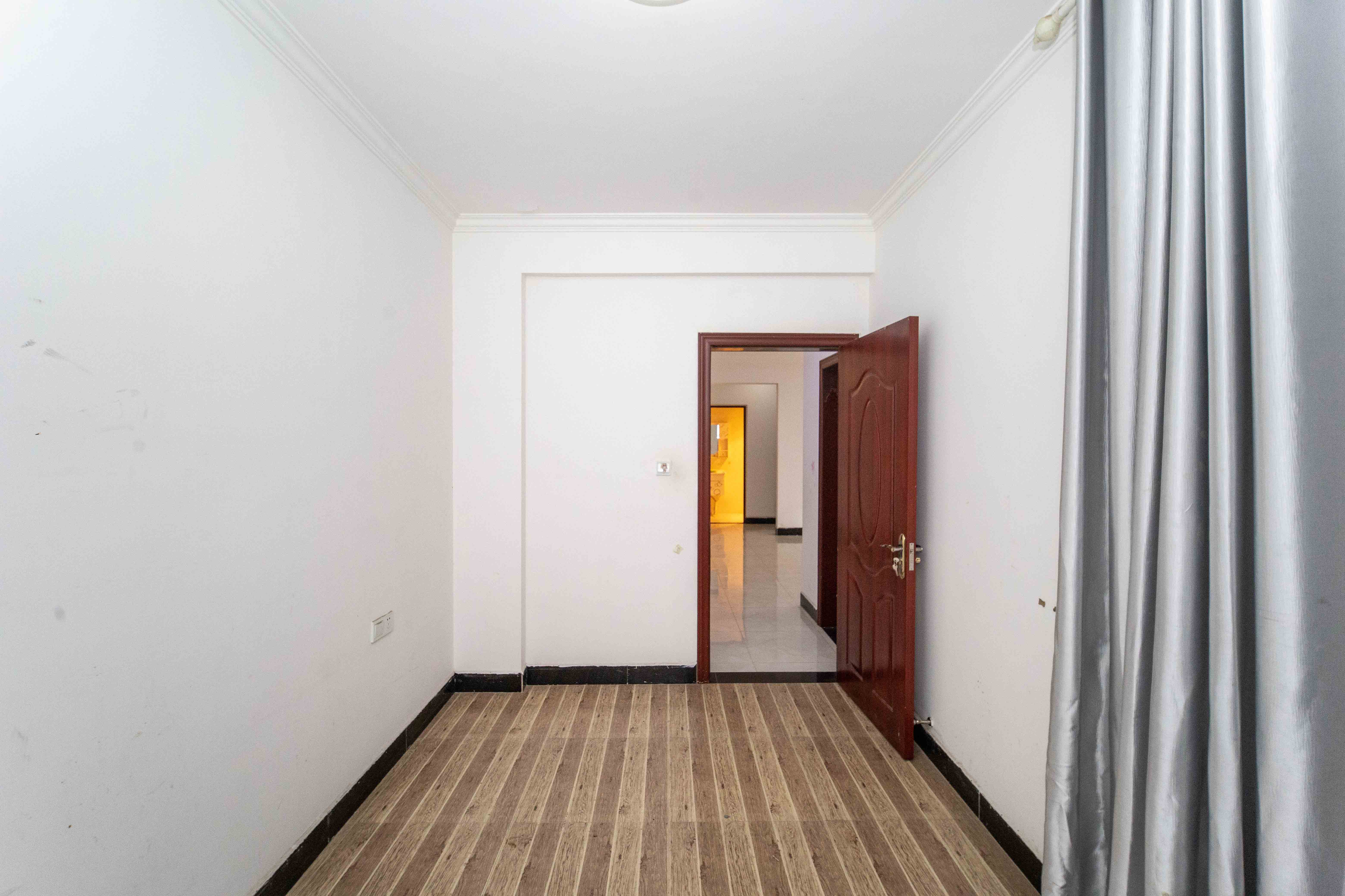 锦湘国际星城四期（金丽苑）  3室2厅2卫    106.0万卧室