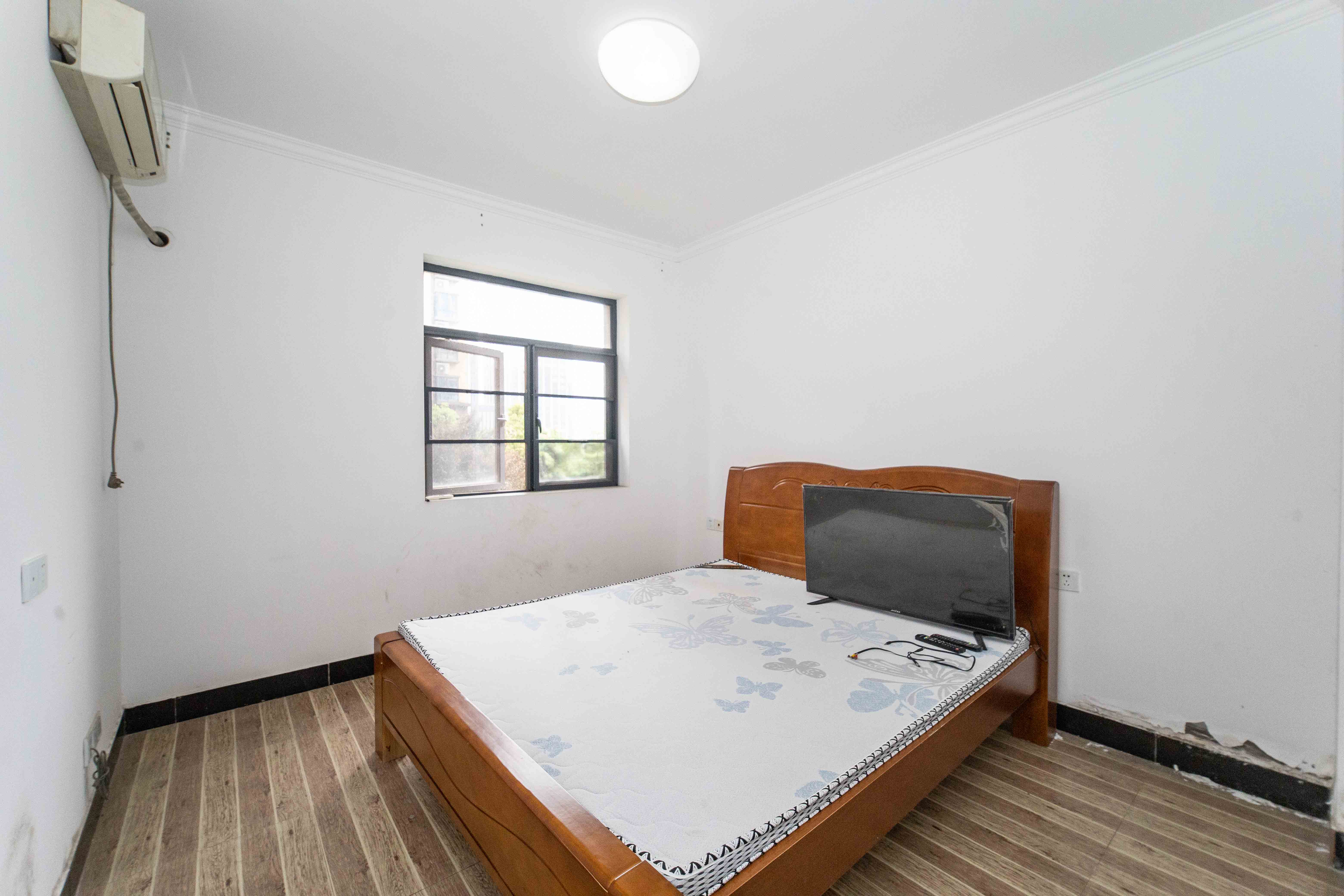 锦湘国际星城四期（金丽苑）  3室2厅2卫    106.0万卧室