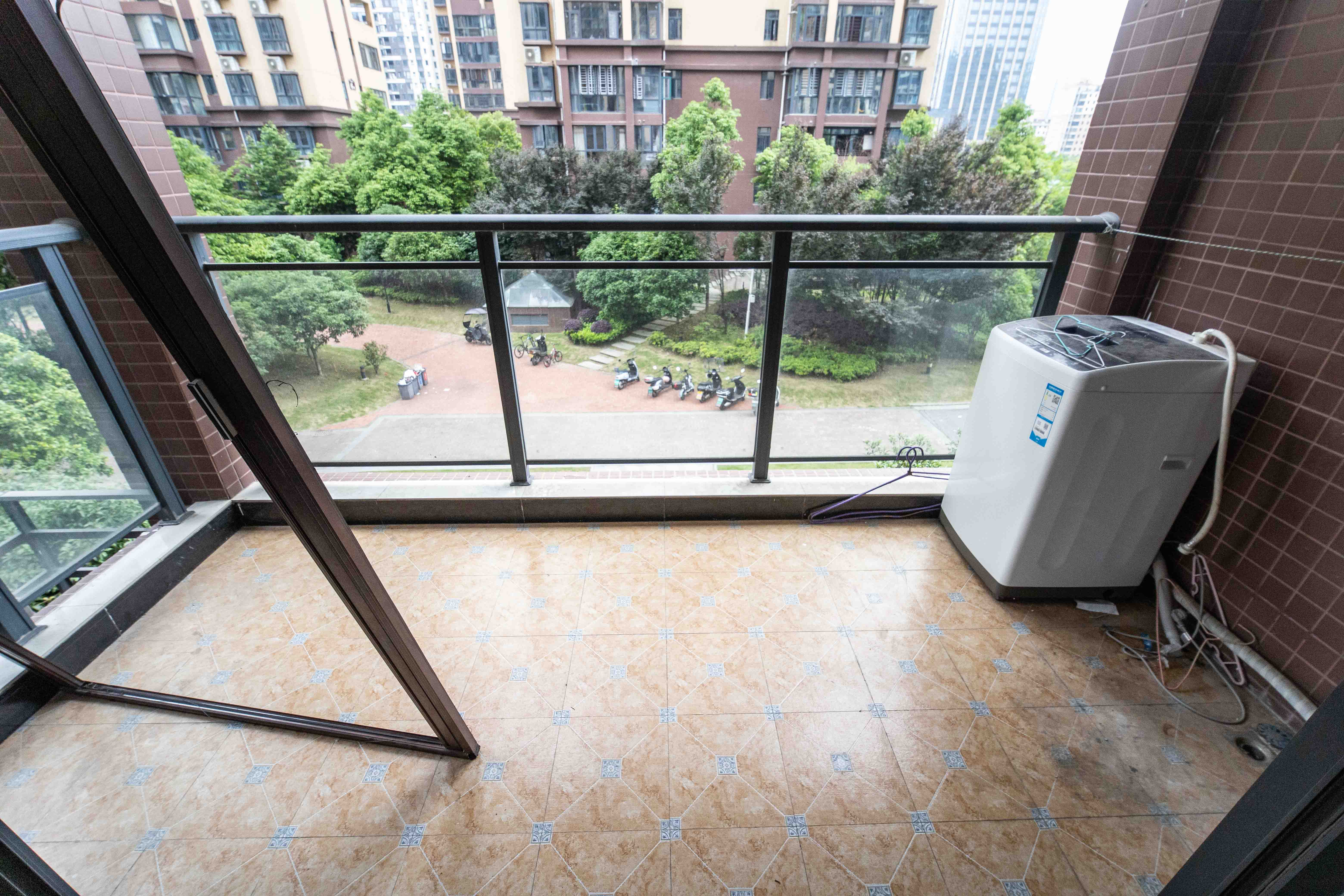 锦湘国际星城四期（金丽苑）  3室2厅2卫    106.0万阳台