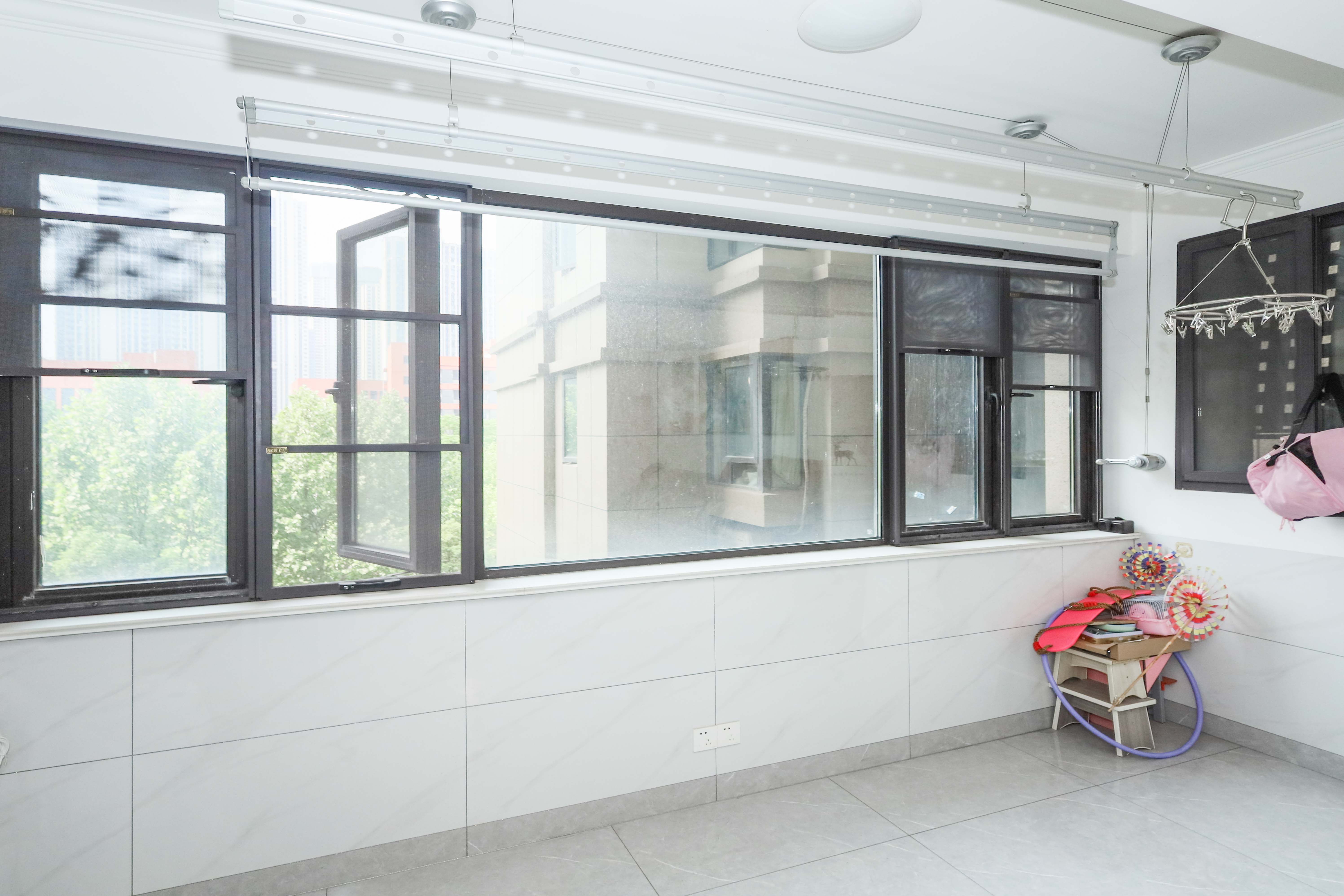 中国铁建梅溪青秀三期  4室2厅2卫   219.00万阳台
