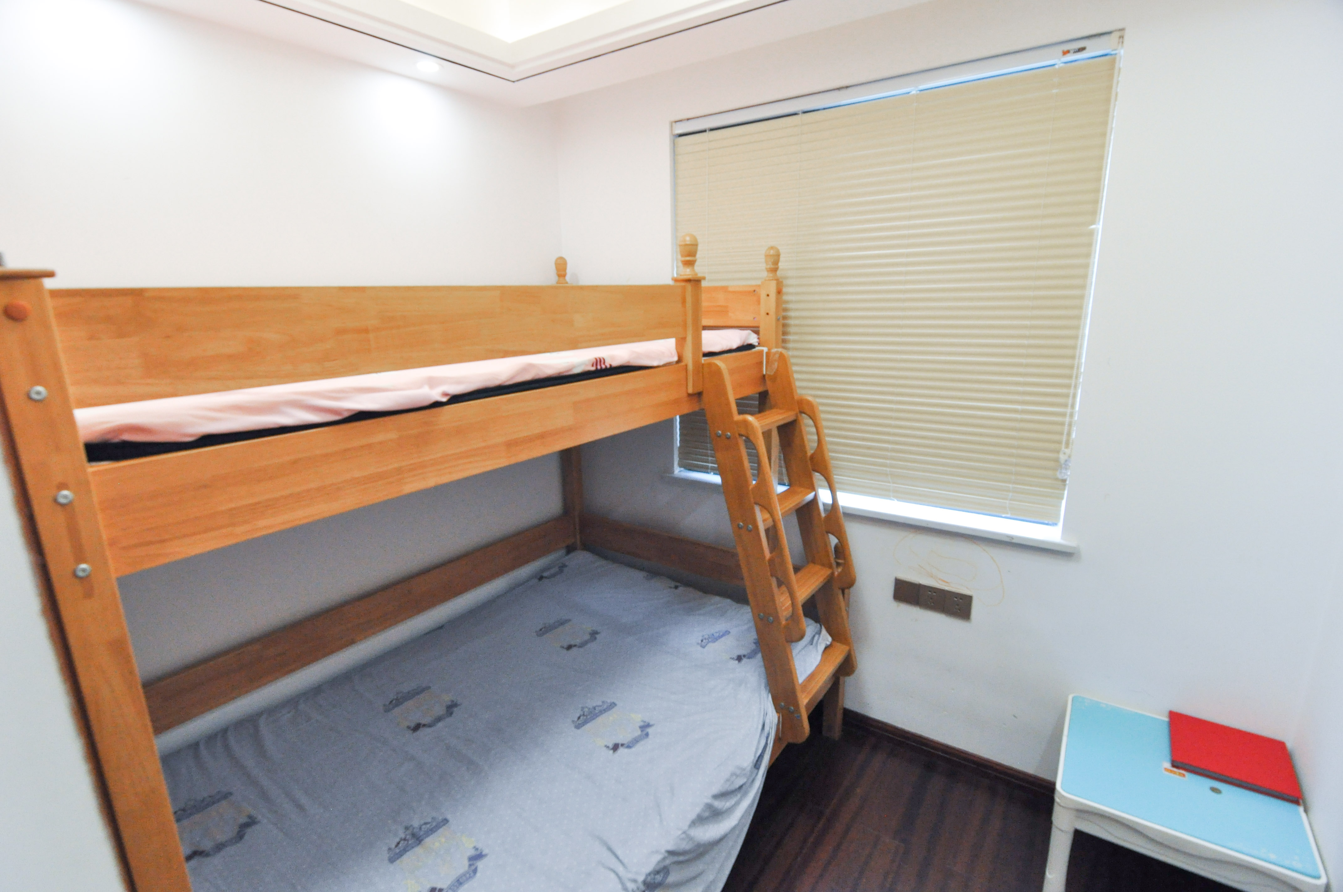 中建梅溪湖中心  4室2厅2卫   264.80万卧室