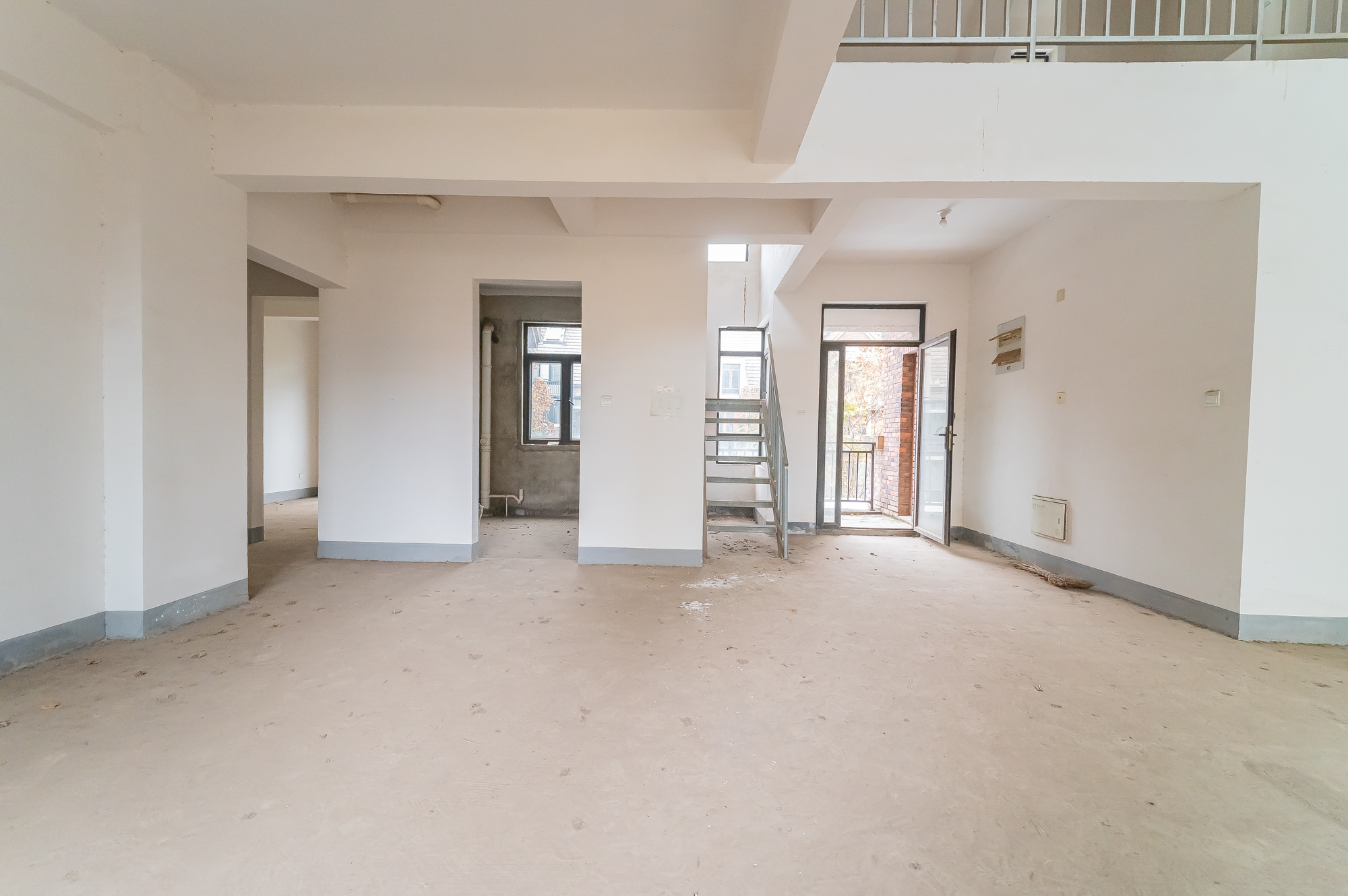 星湖湾一期洋房  5室2厅2卫    199.8万 星湖湾一期洋房  5室2厅2卫    199.8万客厅