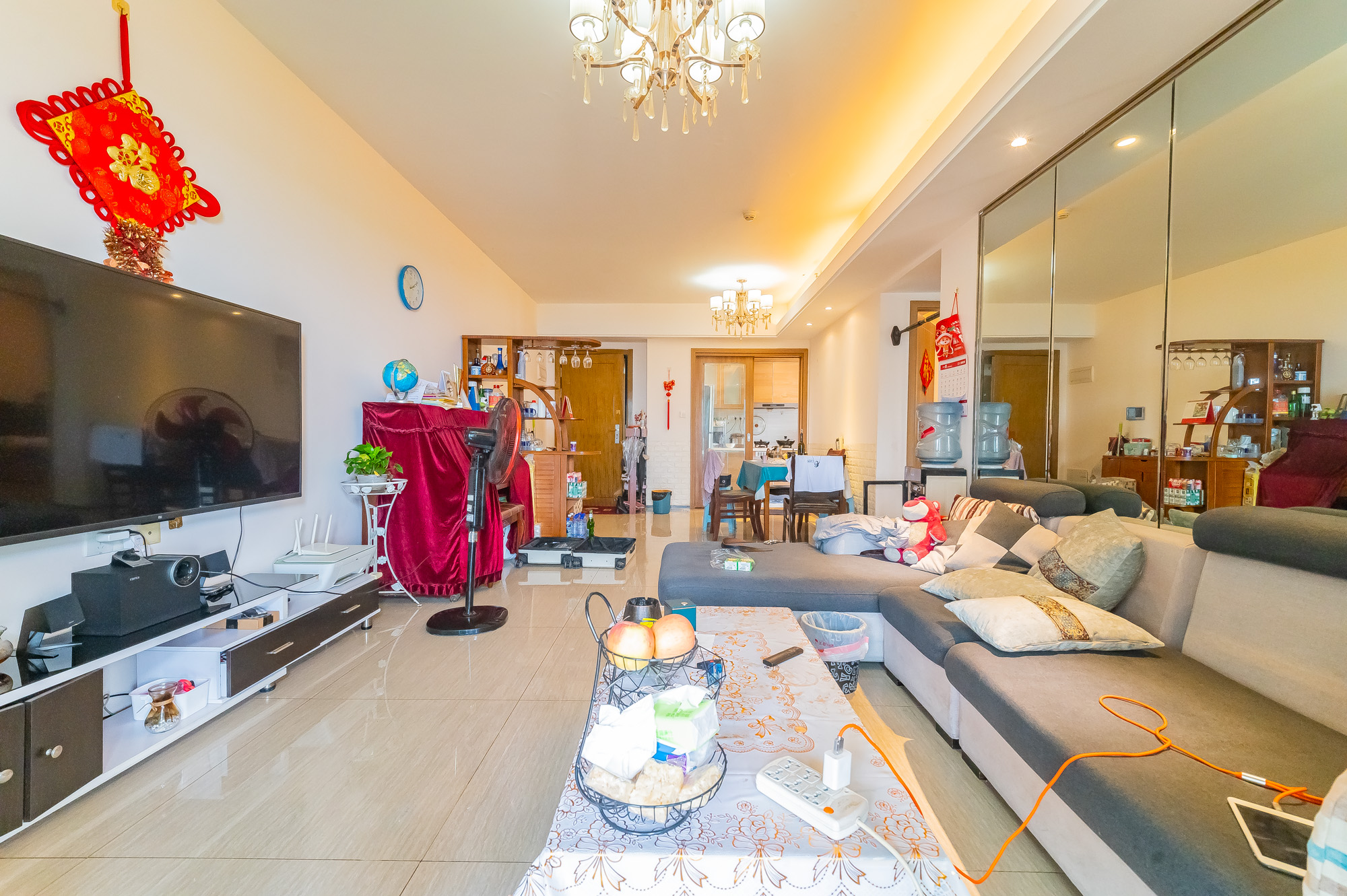 恒大翡翠华庭 2室2厅1卫 91.8万 恒大翡翠华庭 2室2厅1卫 91.8万客厅