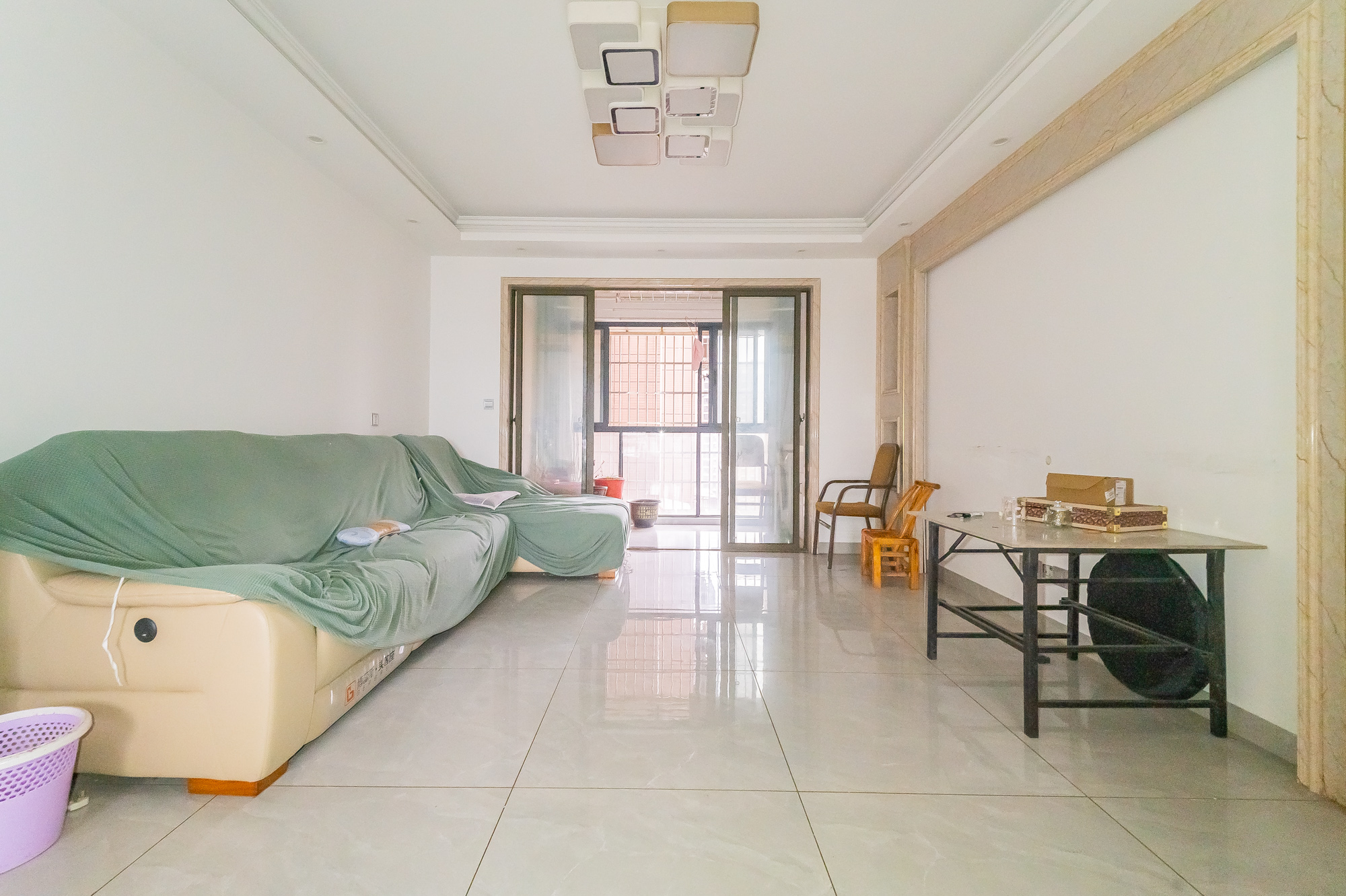 家和院  4室2厅2卫    99.8万 家和院  4室2厅2卫    99.8万客厅