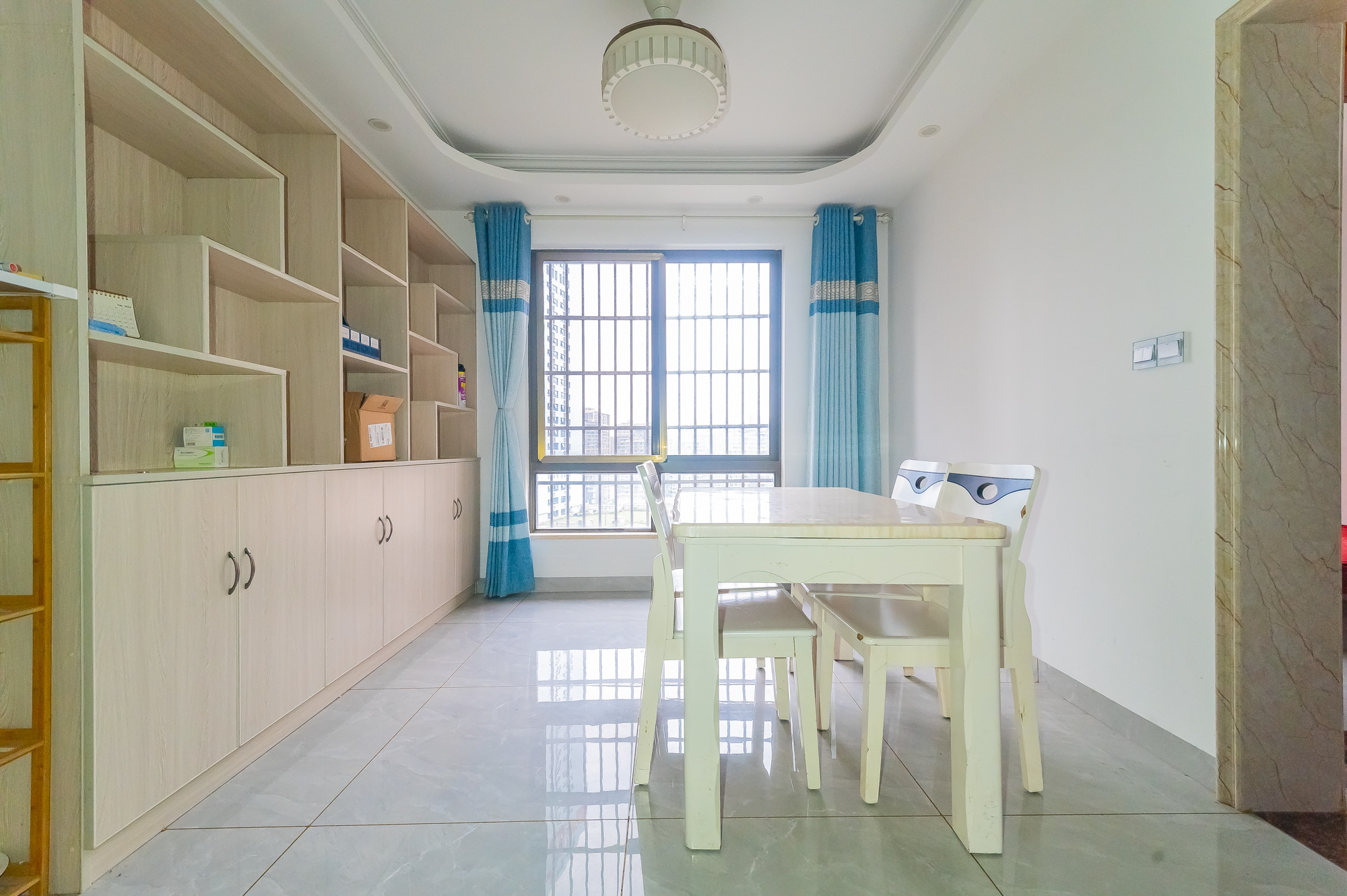 家和院  4室2厅2卫    99.8万 家和院  4室2厅2卫    99.8万客厅