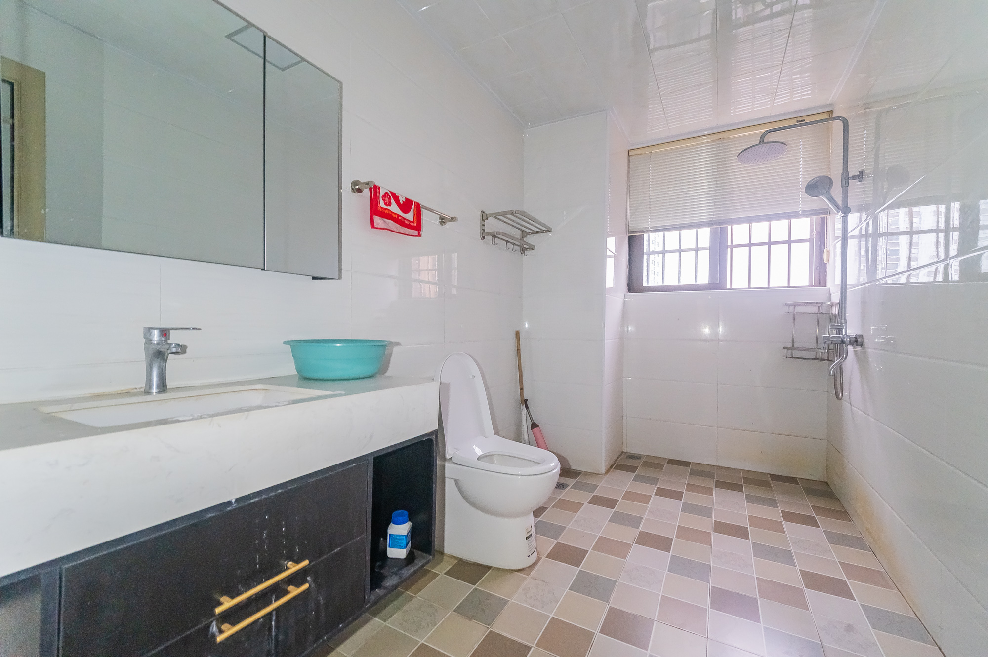 家和院  4室2厅2卫    99.8万 家和院  4室2厅2卫    99.8万卫生间