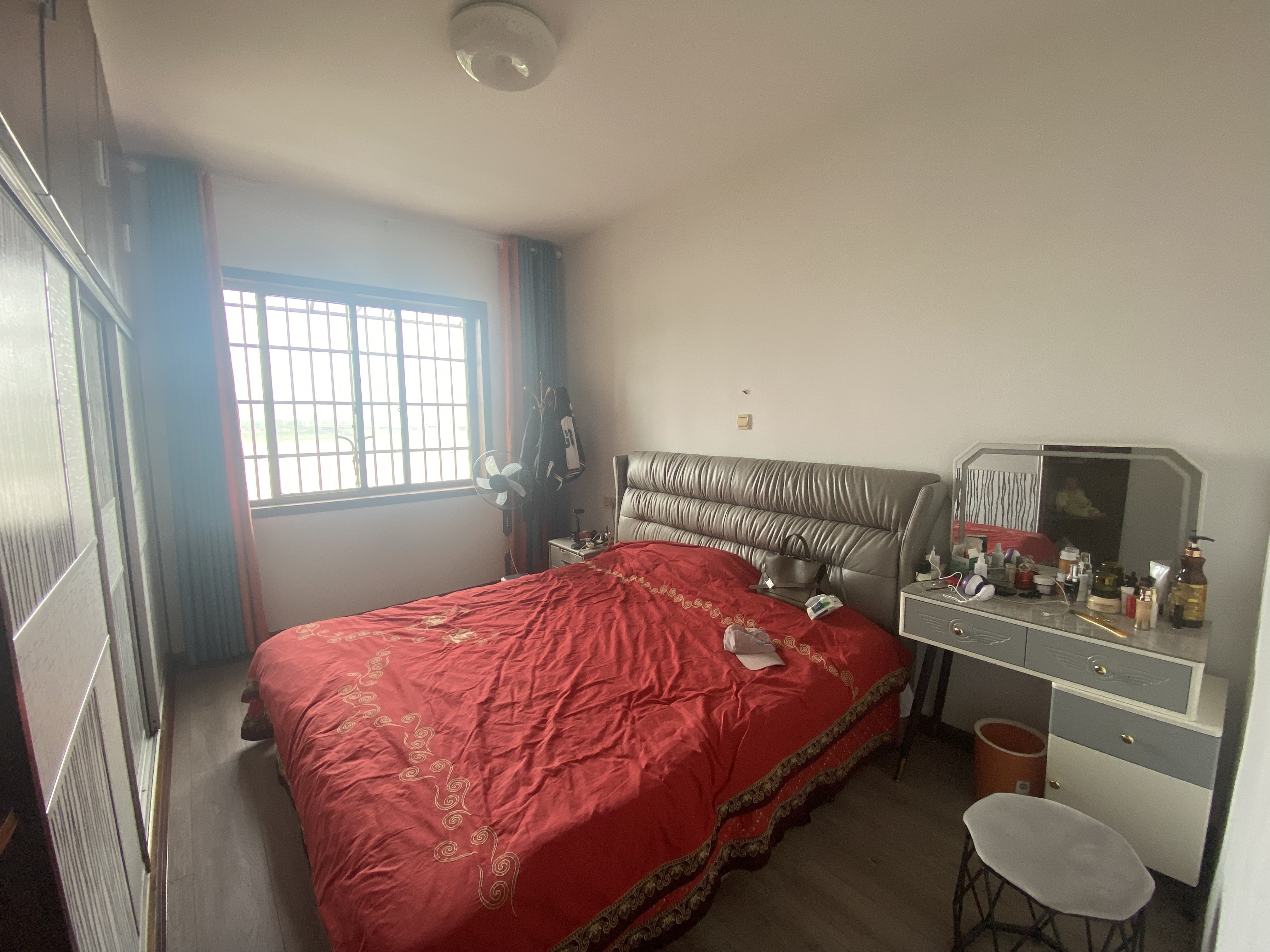 西海龙苑 3室2厅2卫 52.8万 西海龙苑 3室2厅2卫 52.8万室内图