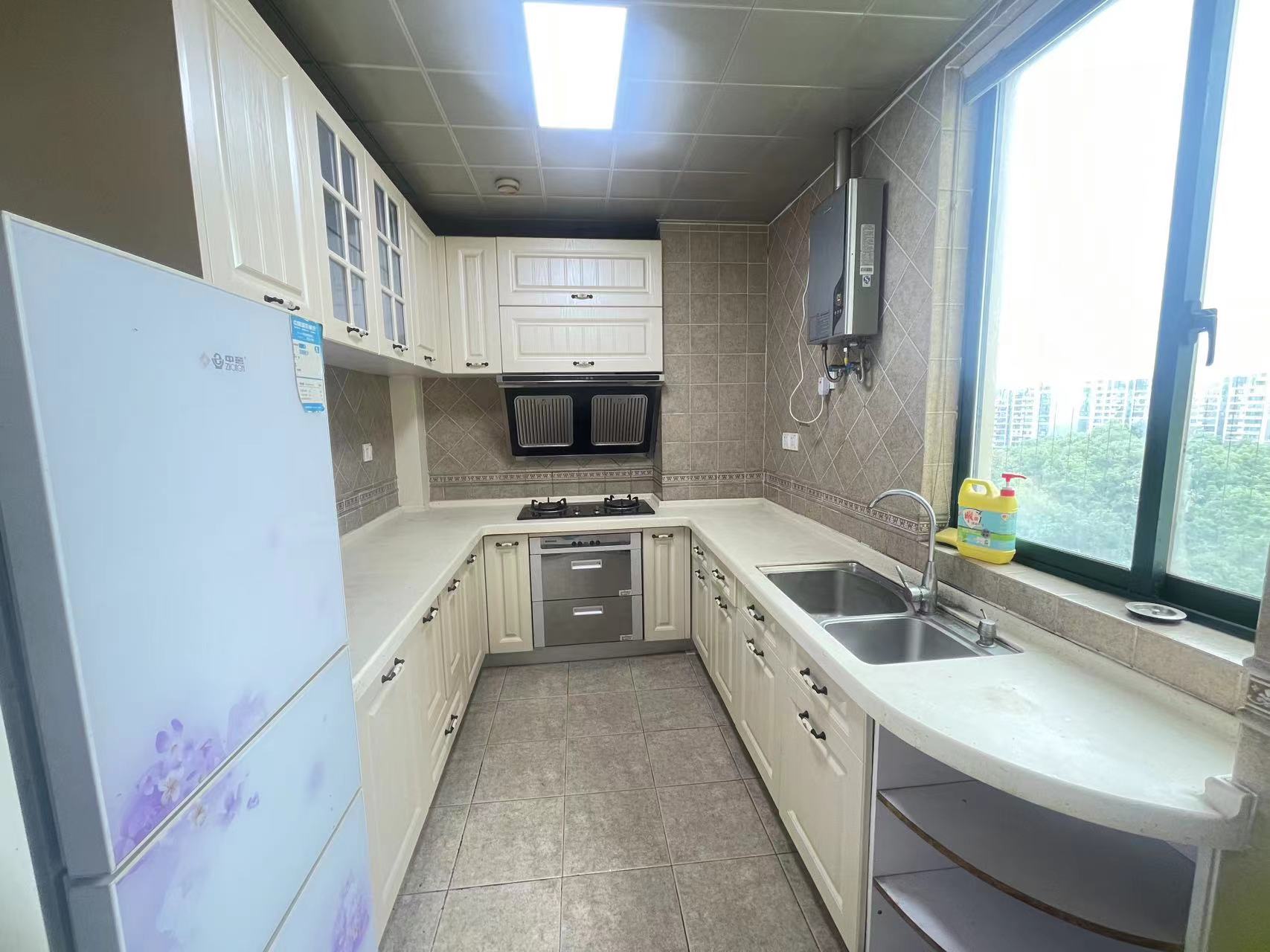 经世皇城 3室2厅2卫 61.0万 经世皇城 3室2厅2卫 61.0万室内图