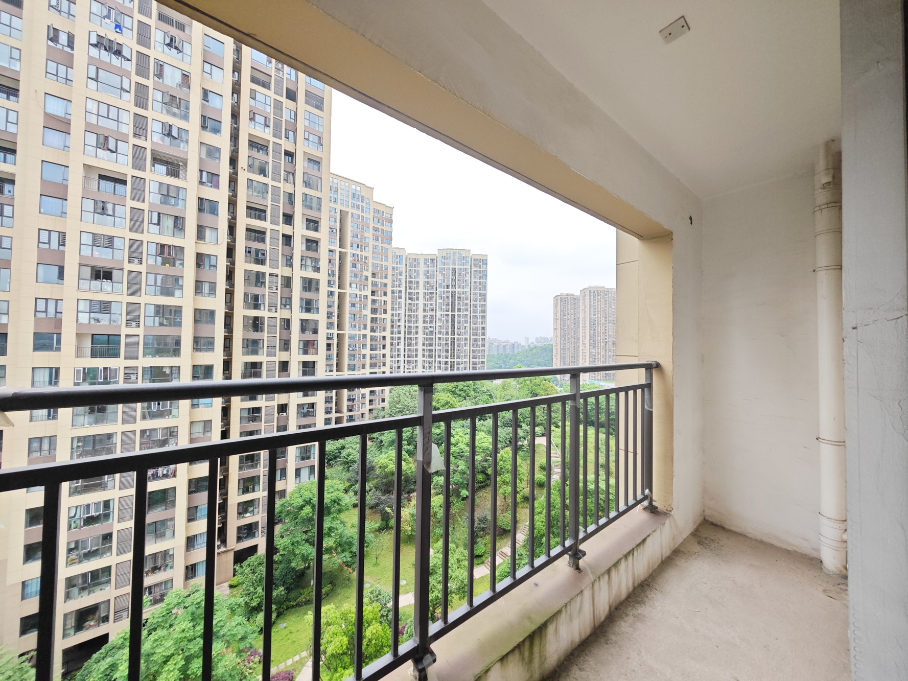 卓越蔚蓝城邦 3室2厅2卫 86.0万 卓越蔚蓝城邦 3室2厅2卫 86.0万阳台