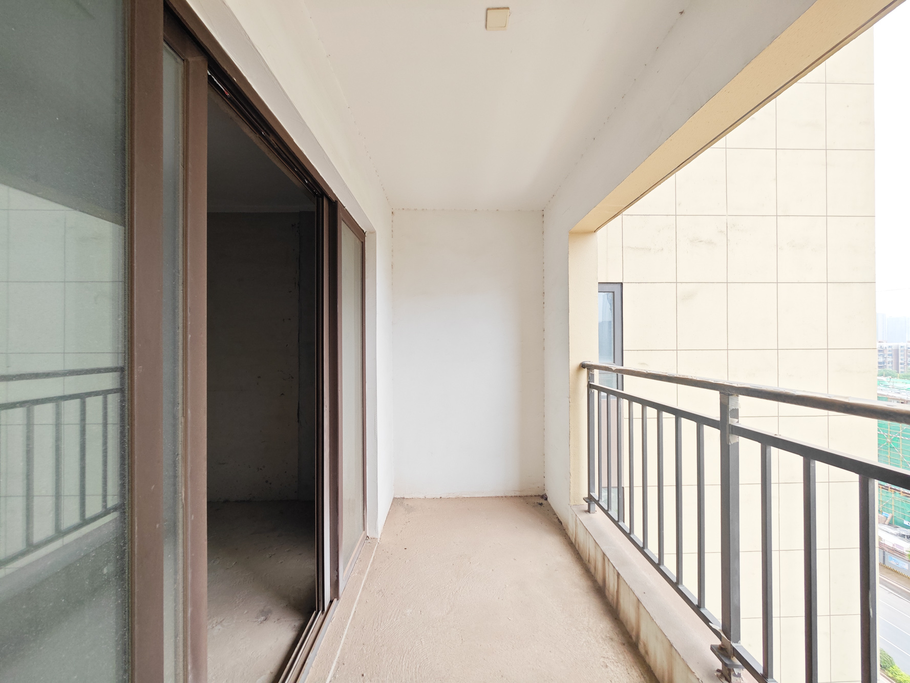 卓越蔚蓝城邦 3室2厅2卫 86.0万 卓越蔚蓝城邦 3室2厅2卫 86.0万阳台