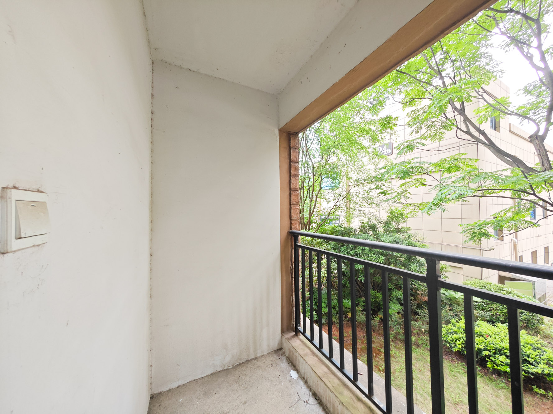 中建嘉和城  3室2厅2卫   92.00万阳台
