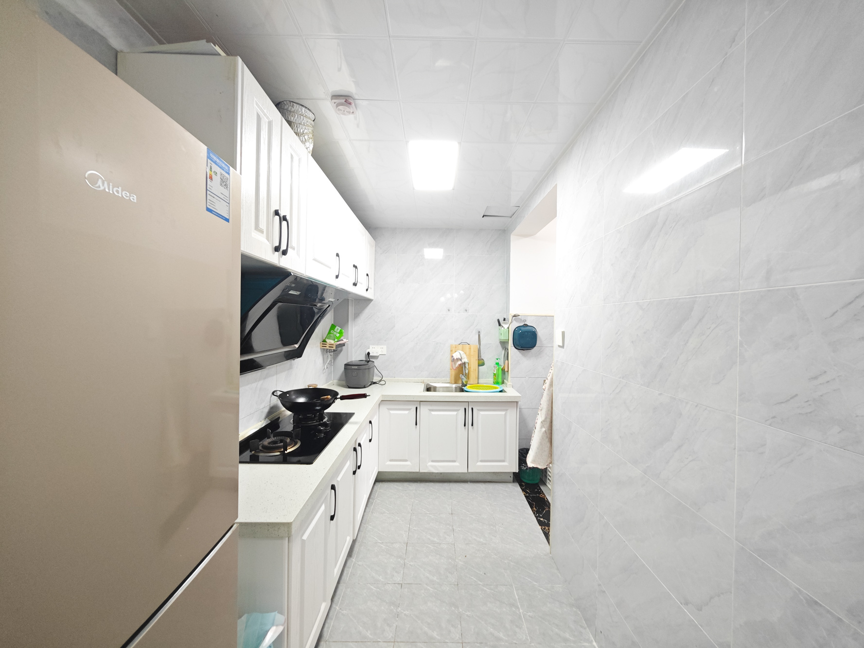 保利城(中航城国际社区、郡原美村) 3室2厅2卫 85.0万 保利城(中航城国际社区、郡原美村) 3室2厅2卫 85.0万厨房