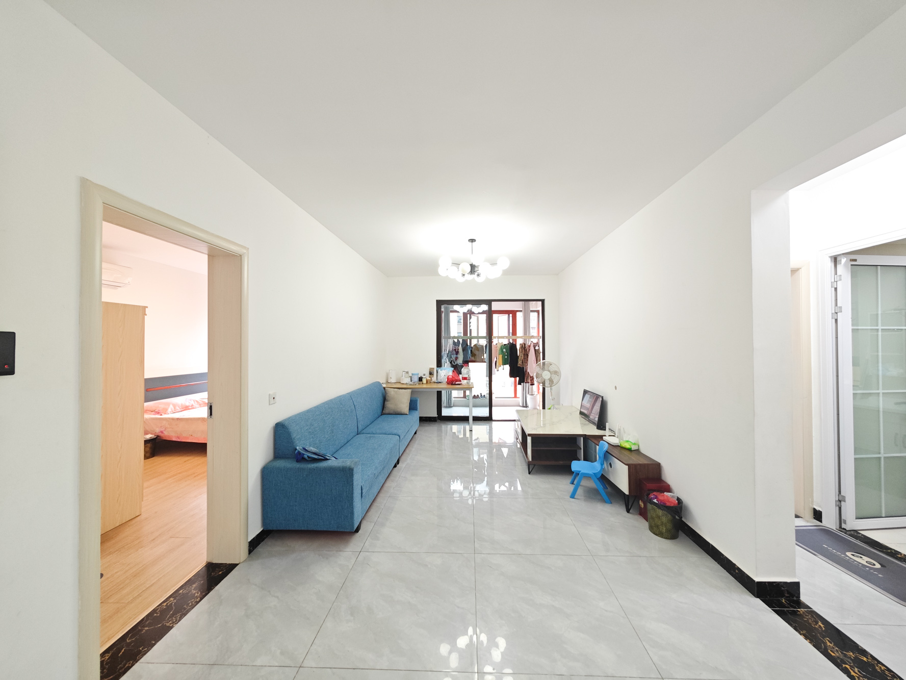 保利城(中航城国际社区、郡原美村) 3室2厅2卫 85.0万 保利城(中航城国际社区、郡原美村) 3室2厅2卫 85.0万客厅