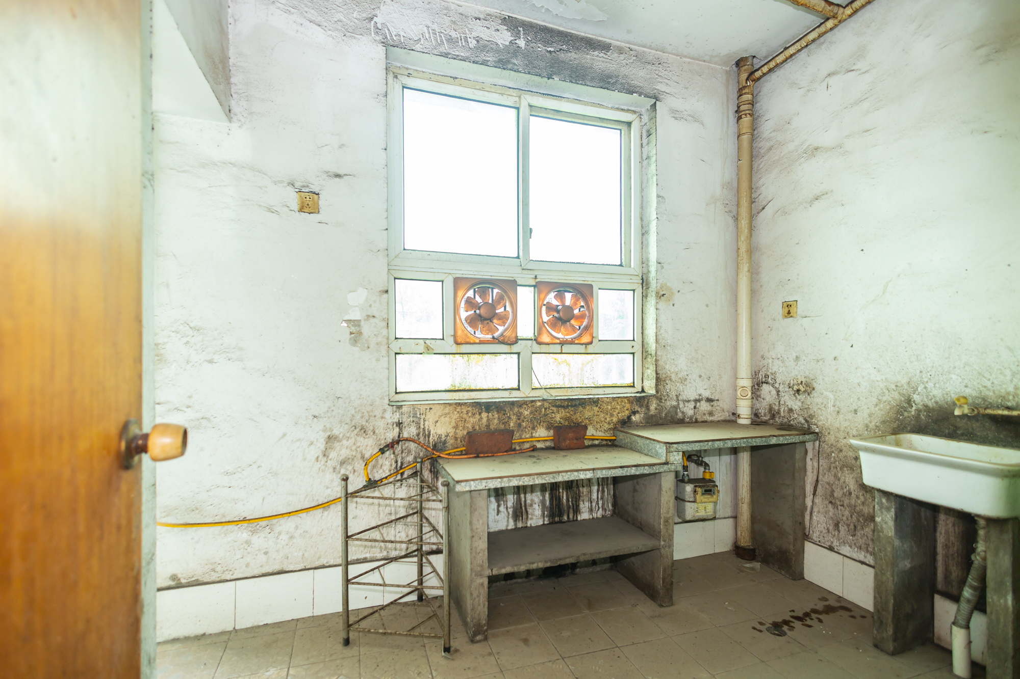 欣安小区 3室2厅2卫 50.0万 欣安小区 3室2厅2卫 50.0万厨房