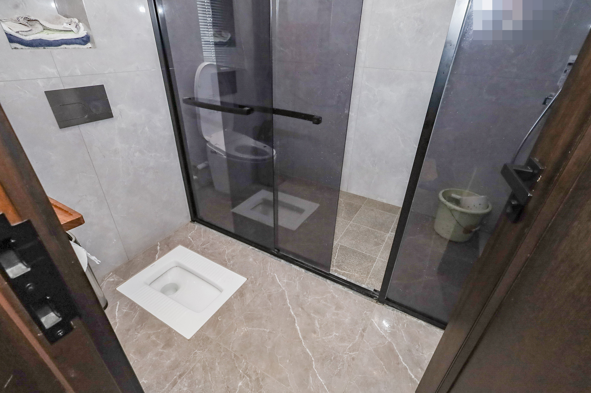 八方小区B区  3室2厅2卫   526.00万卫生间