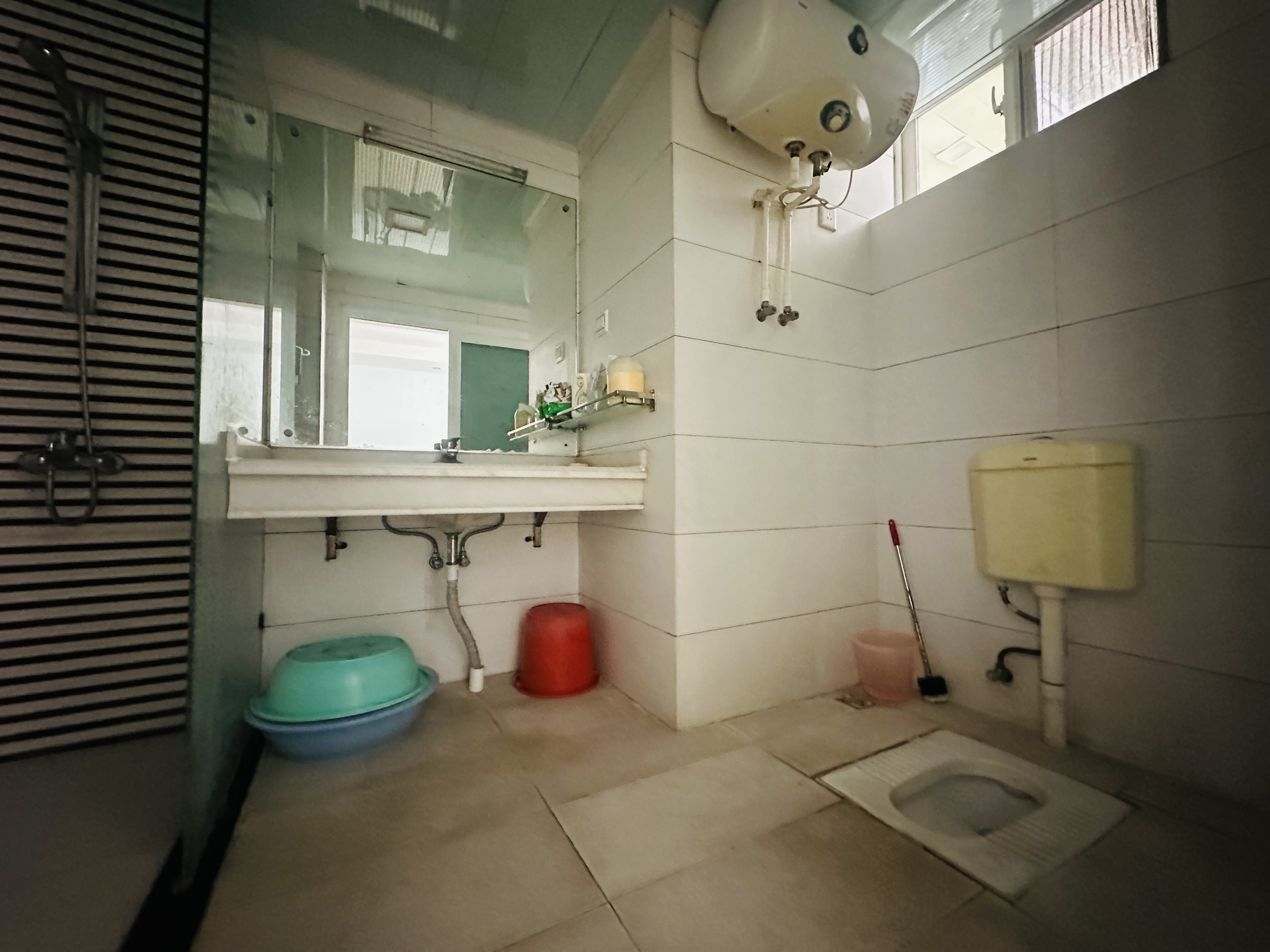 五福雅苑 2室2厅2卫 165.0万 五福雅苑 2室2厅2卫 165.0万卫生间