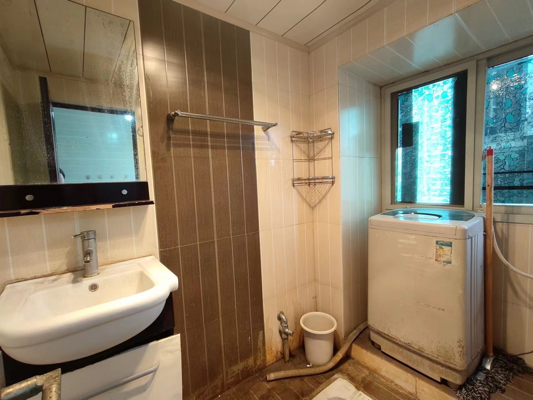 红港路综合楼 1室1厅1卫 10.5万 红港路综合楼 1室1厅1卫 10.5万室内图