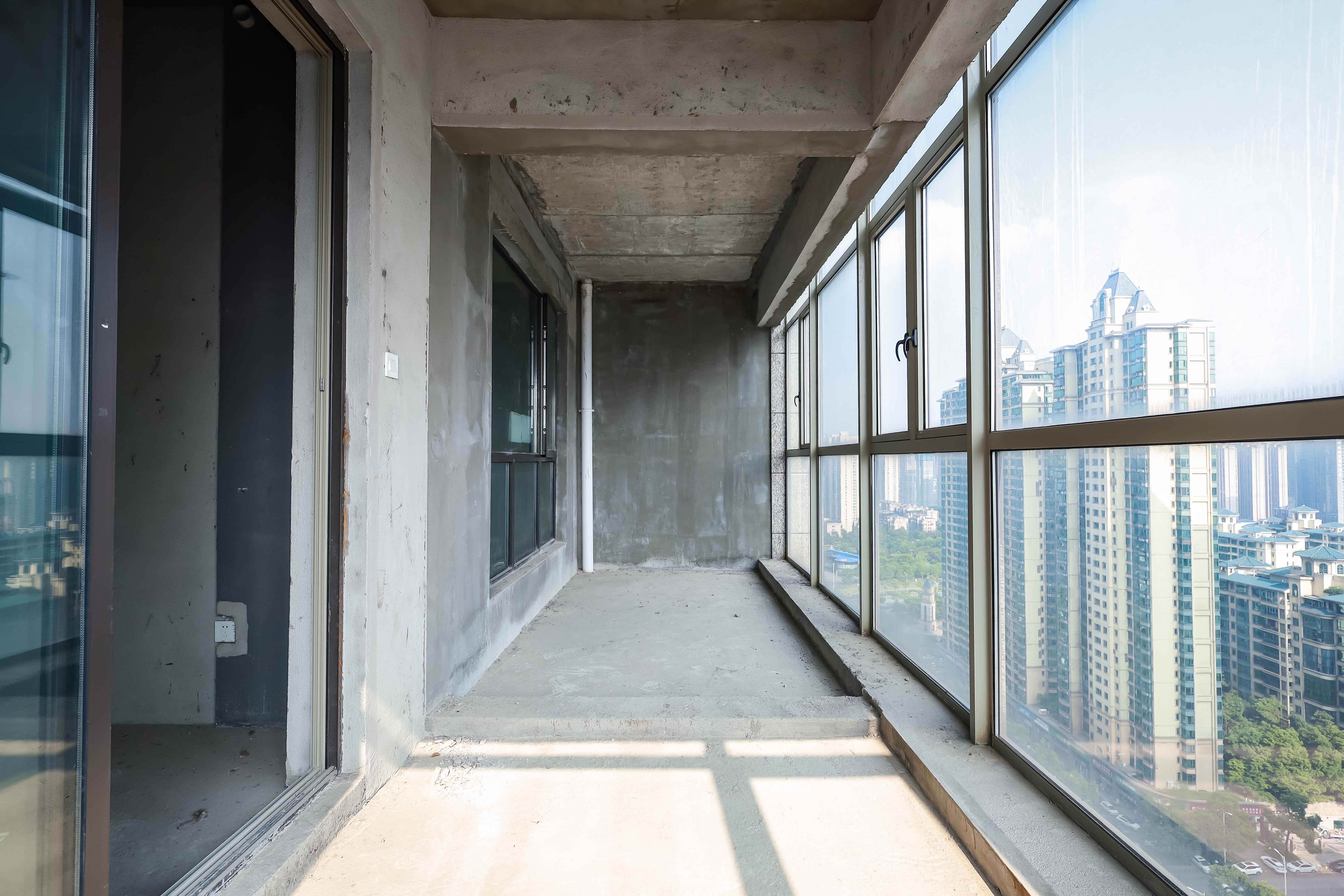 万象府台  3室2厅2卫   219.50万阳台