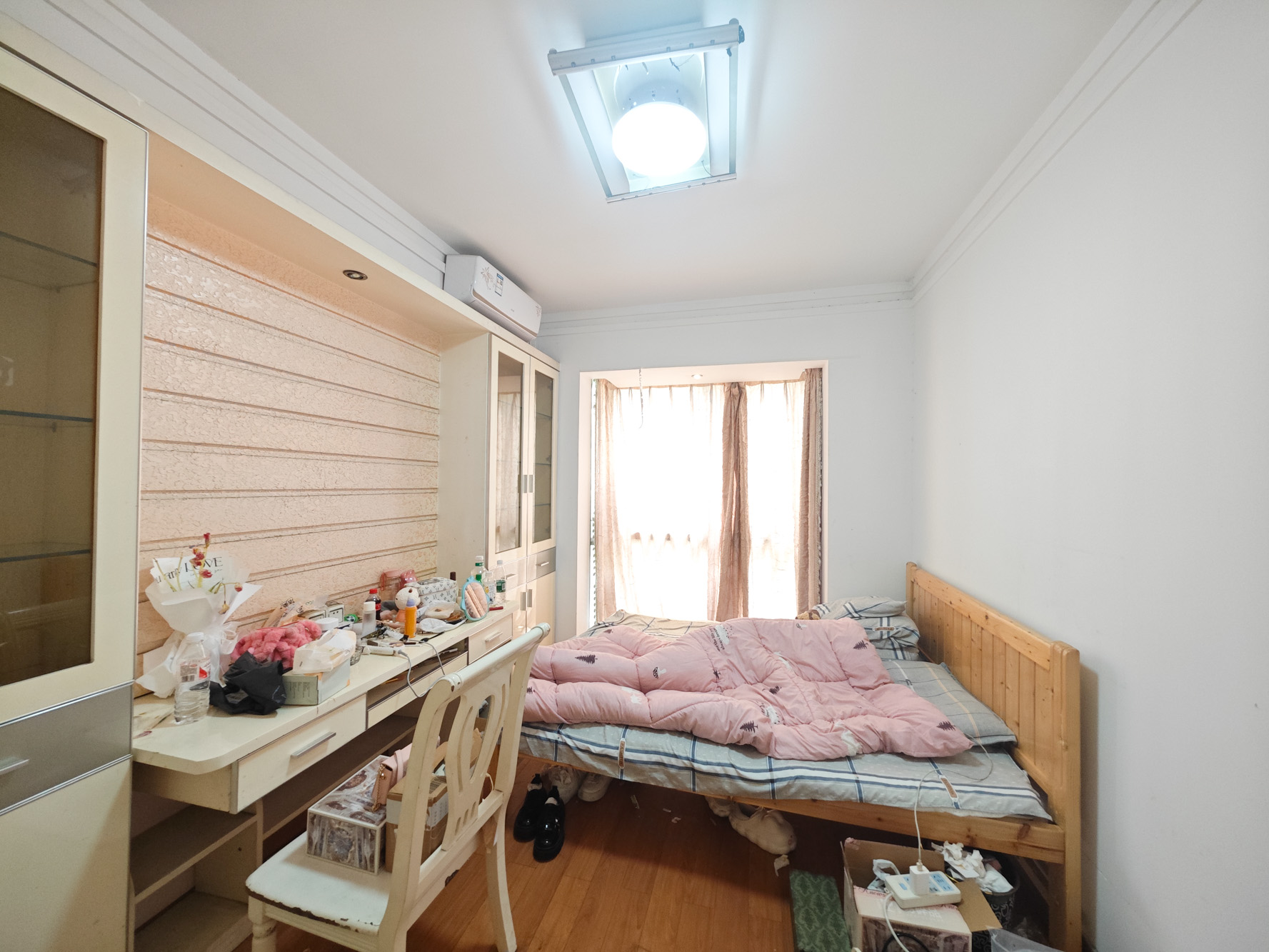 美林景园  3室2厅2卫   112.00万卧室