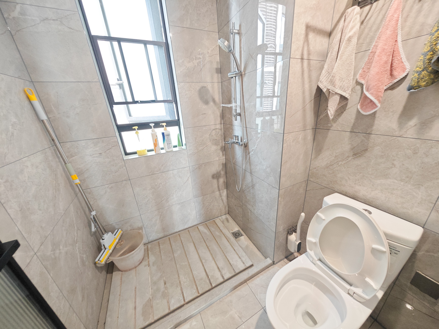 万科魅力之城  4室2厅2卫    185.0万 万科魅力之城  4室2厅2卫    185.0万卫生间