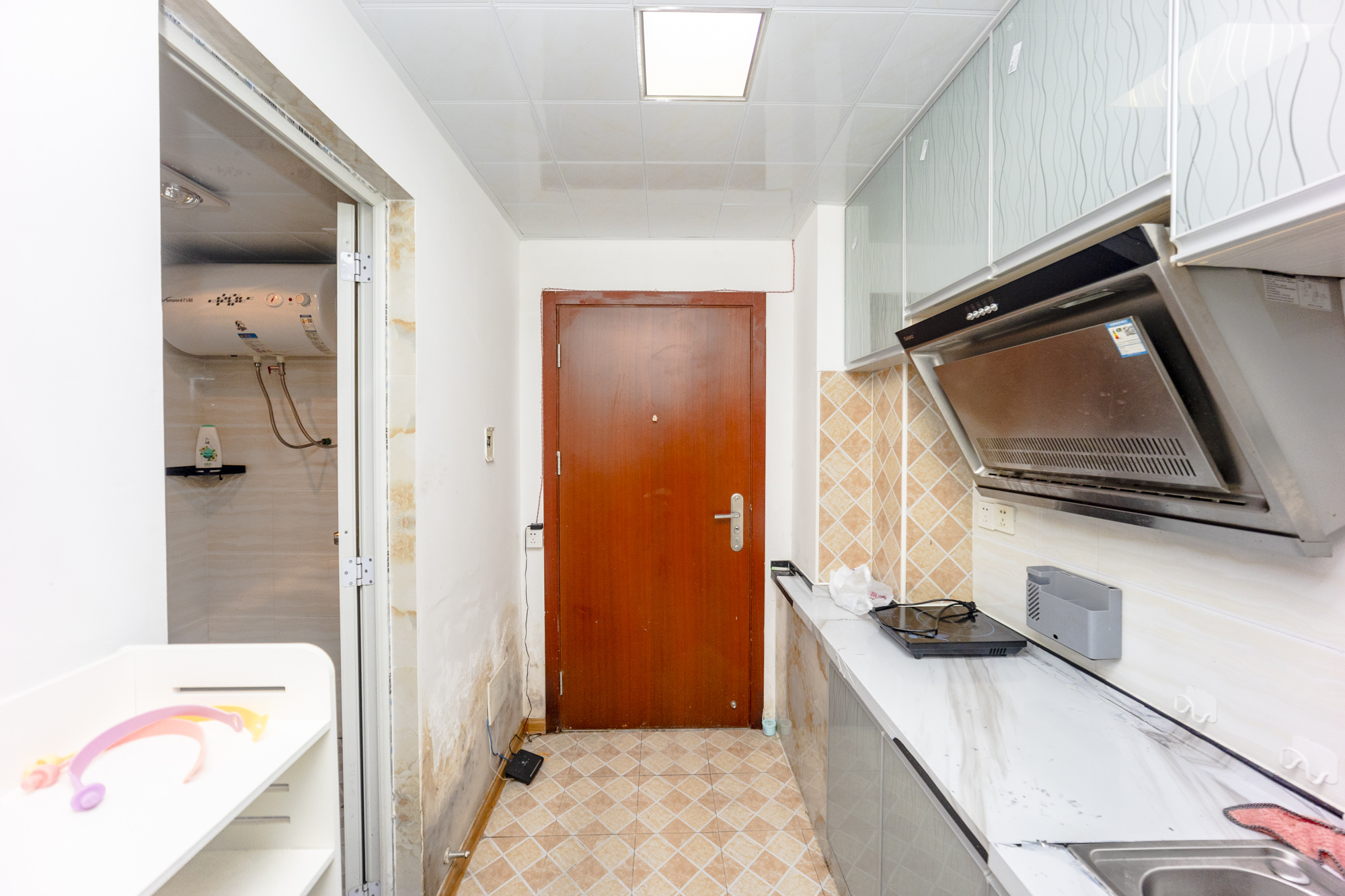 东怡外国(南湖一号)  1室1厅1卫    37.0万 东怡外国(南湖一号)  1室1厅1卫    37.0万厨房