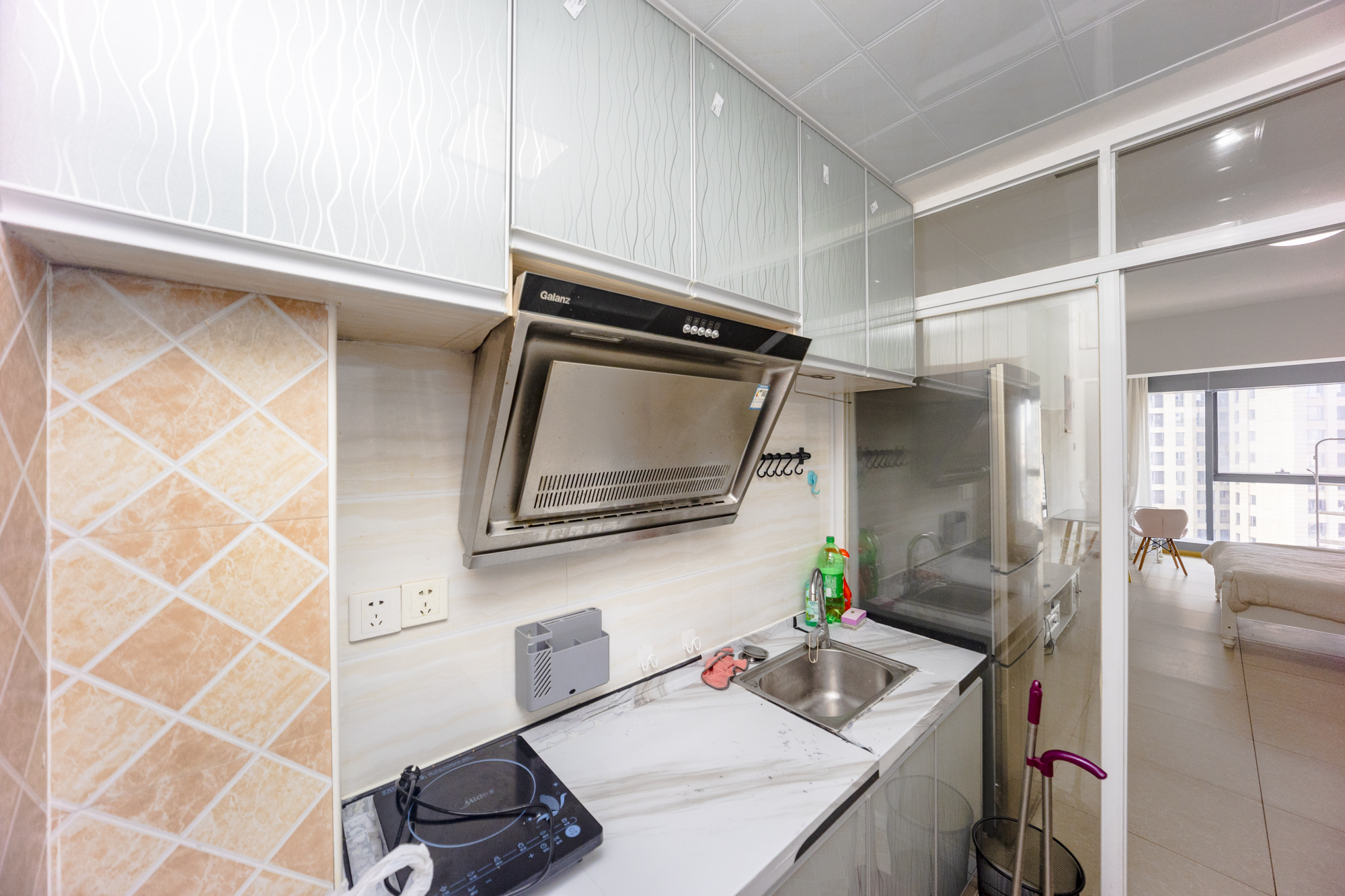 东怡外国(南湖一号)  1室1厅1卫    37.0万 东怡外国(南湖一号)  1室1厅1卫    37.0万厨房