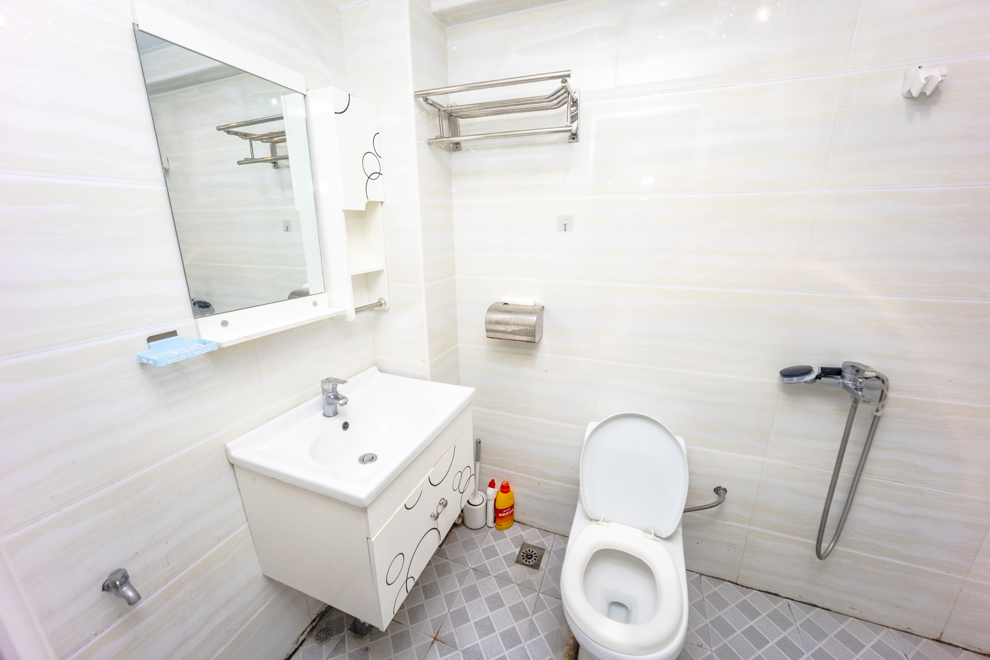 东怡外国(南湖一号)  1室1厅1卫    37.0万 东怡外国(南湖一号)  1室1厅1卫    37.0万卫生间