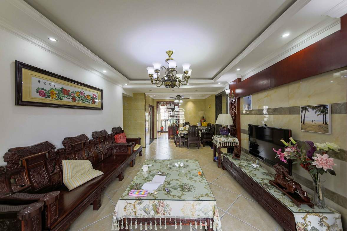 康斯丹郡(融程领秀佳园) 3室2厅2卫 123.0万 康斯丹郡(融程领秀佳园) 3室2厅2卫 123.0万客厅