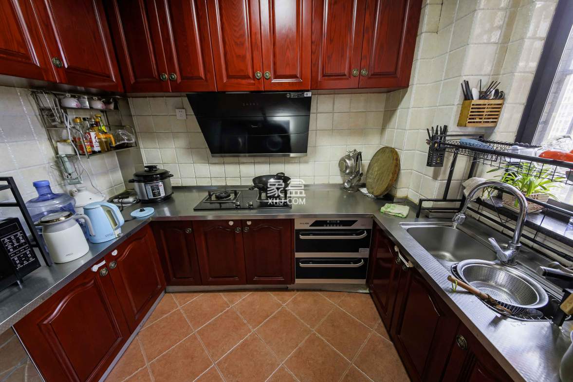 康斯丹郡(融程领秀佳园) 3室2厅2卫 123.0万 康斯丹郡(融程领秀佳园) 3室2厅2卫 123.0万厨房