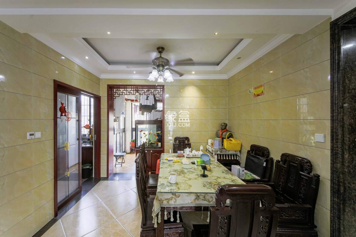 康斯丹郡(融程领秀佳园) 3室2厅2卫 123.0万 康斯丹郡(融程领秀佳园) 3室2厅2卫 123.0万客厅