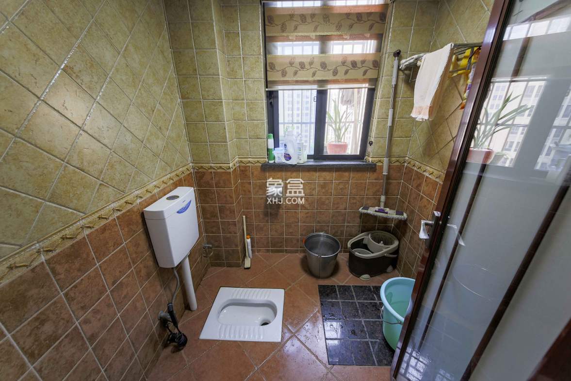 康斯丹郡(融程领秀佳园) 3室2厅2卫 123.0万 康斯丹郡(融程领秀佳园) 3室2厅2卫 123.0万卫生间