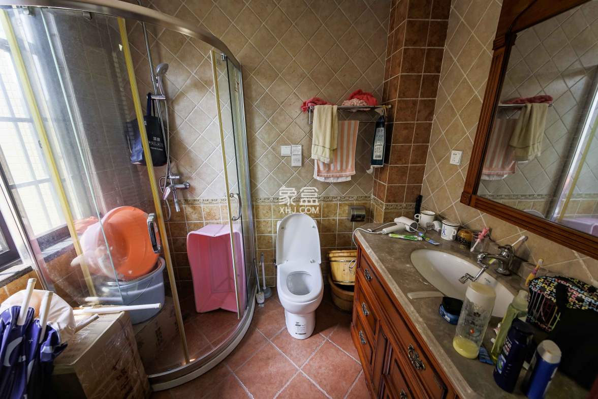 康斯丹郡(融程领秀佳园) 3室2厅2卫 123.0万 康斯丹郡(融程领秀佳园) 3室2厅2卫 123.0万卫生间