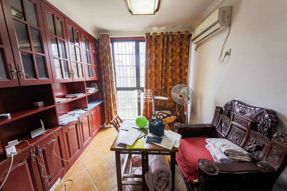 康斯丹郡(融程领秀佳园) 3室2厅2卫 123.0万 康斯丹郡(融程领秀佳园) 3室2厅2卫 123.0万卧室