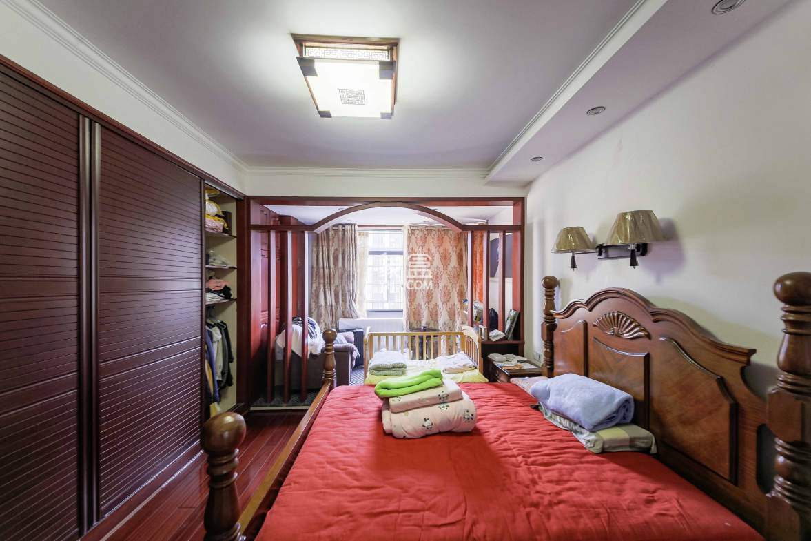 康斯丹郡(融程领秀佳园) 3室2厅2卫 123.0万 康斯丹郡(融程领秀佳园) 3室2厅2卫 123.0万卧室