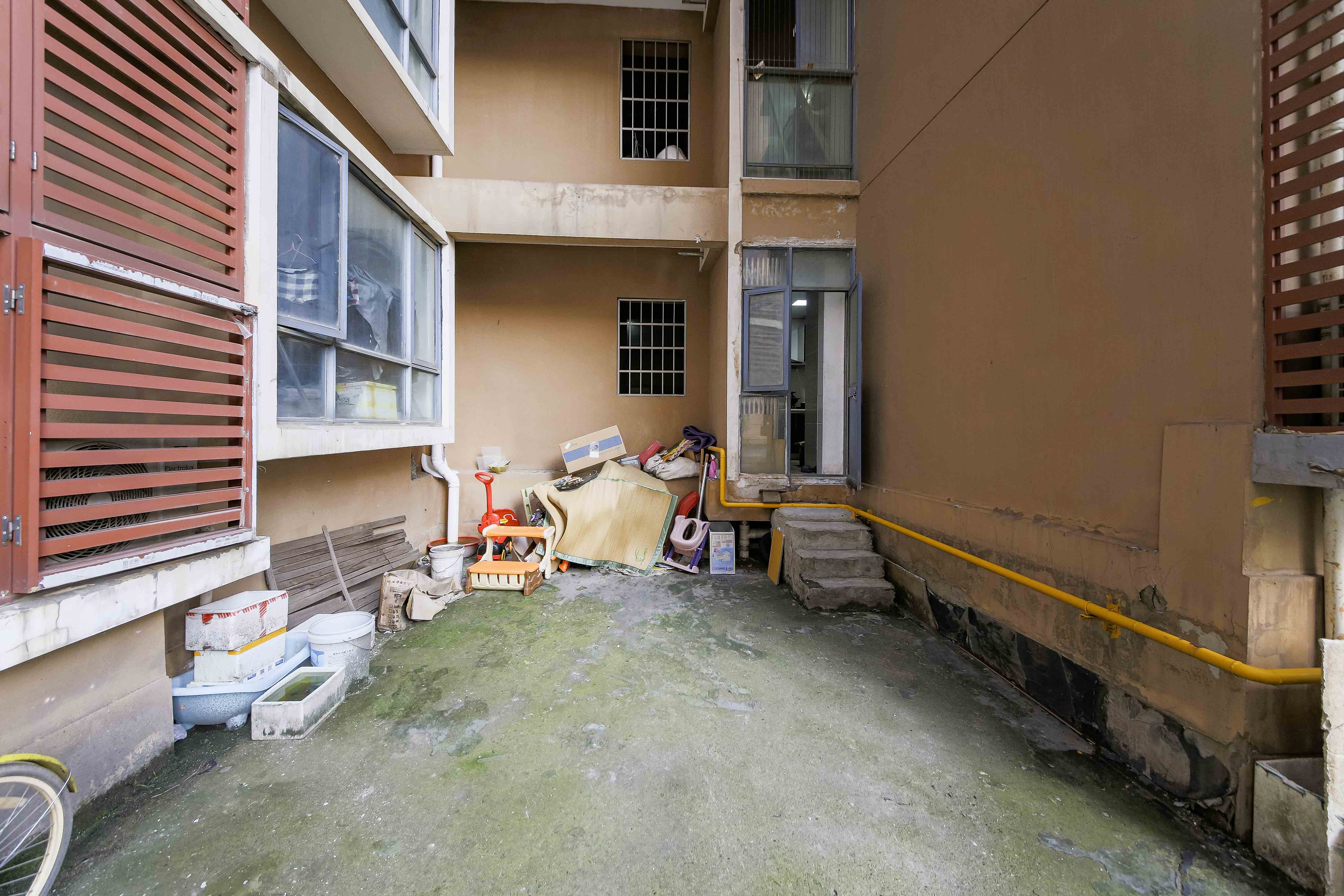 标志浪漫满屋（枫景公寓）  2室2厅1卫   89.00万其他