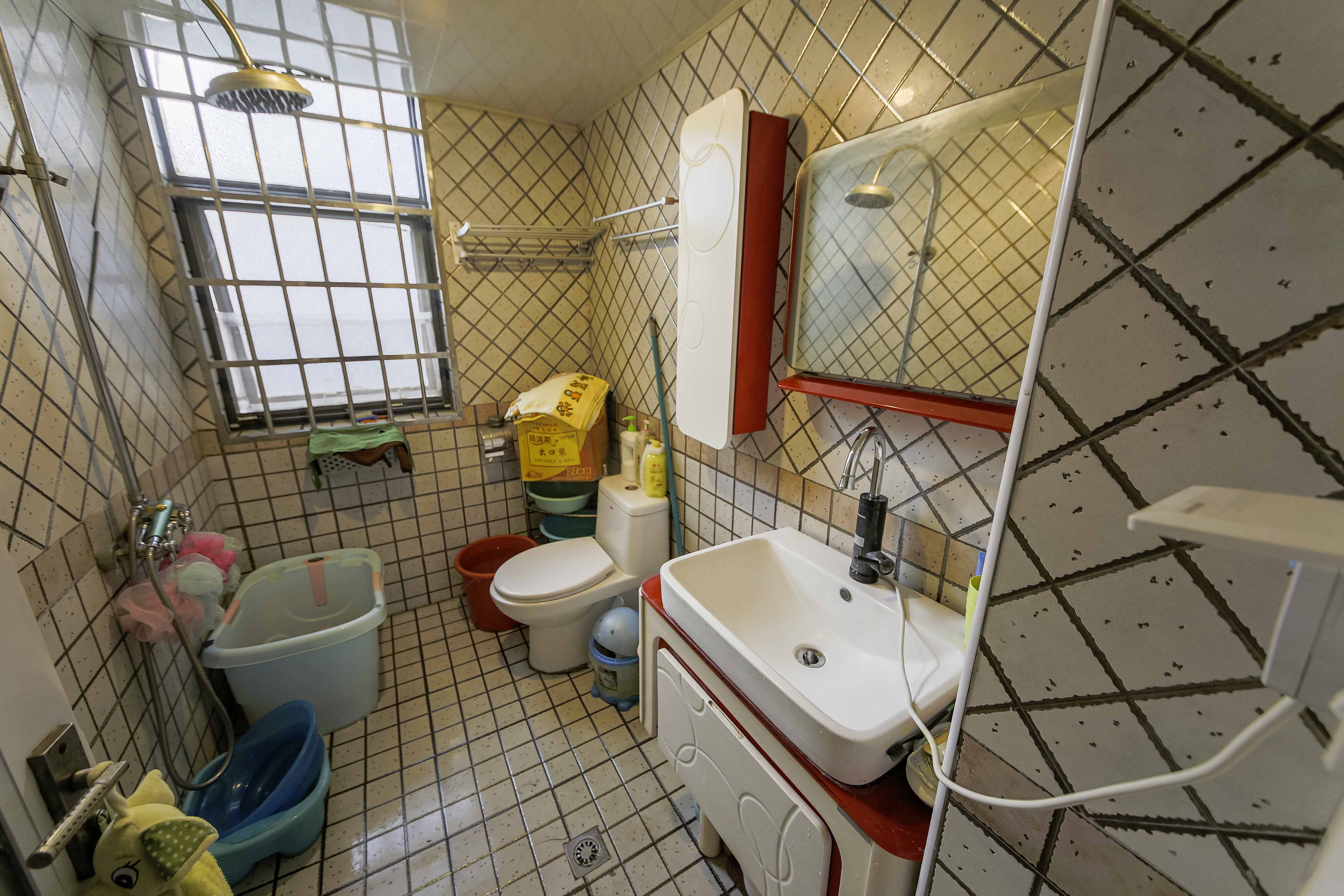 标志浪漫满屋（枫景公寓）  2室2厅1卫   89.00万卫生间