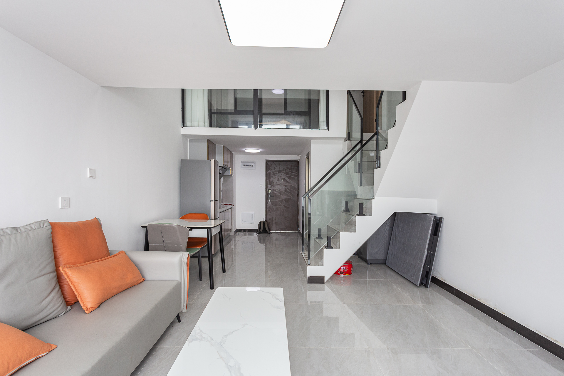 信诚湘江揽月(至善美景大厦) 2室1厅1卫 49.5万 信诚湘江揽月(至善美景大厦) 2室1厅1卫 49.5万客厅