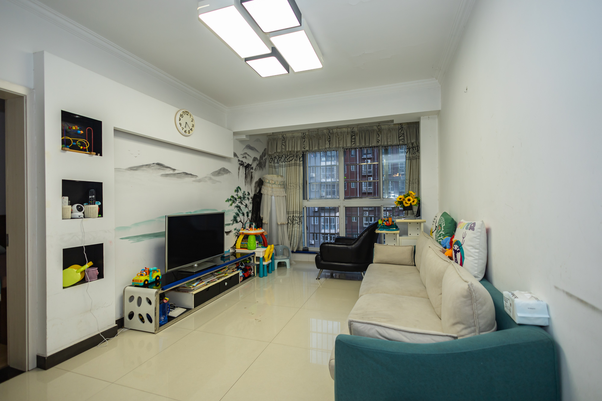 泊林晶城  2室2厅1卫    55.0万 泊林晶城  2室2厅1卫    55.0万客厅