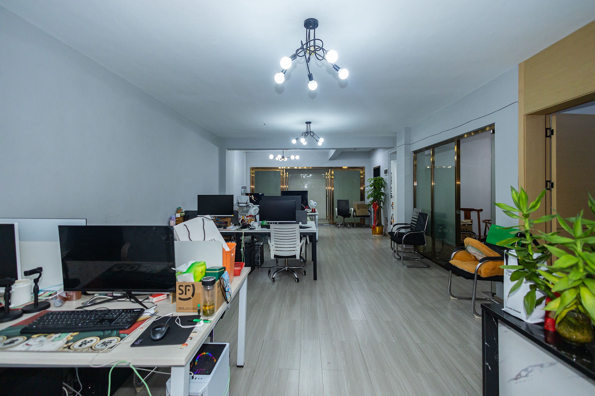 星大峰汇商务楼  3室2厅1卫    97.0万客厅