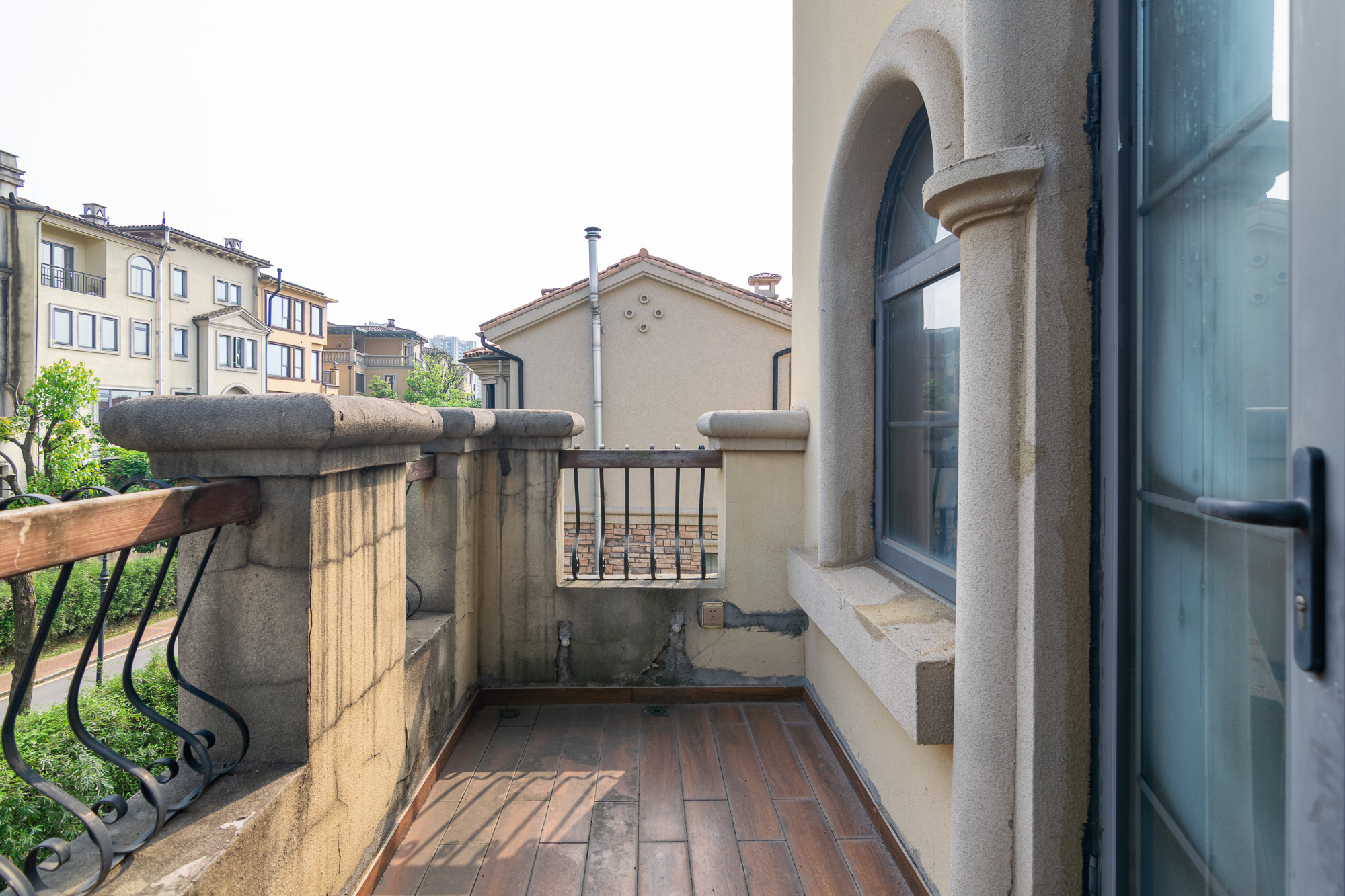 中粮北纬28°别墅 5室2厅4卫 719.8万 中粮北纬28°别墅 5室2厅4卫 719.8万阳台