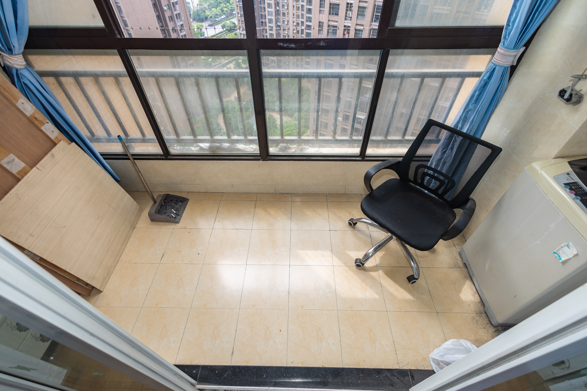 东方航标 3室2厅1卫 80.0万 东方航标 3室2厅1卫 80.0万阳台