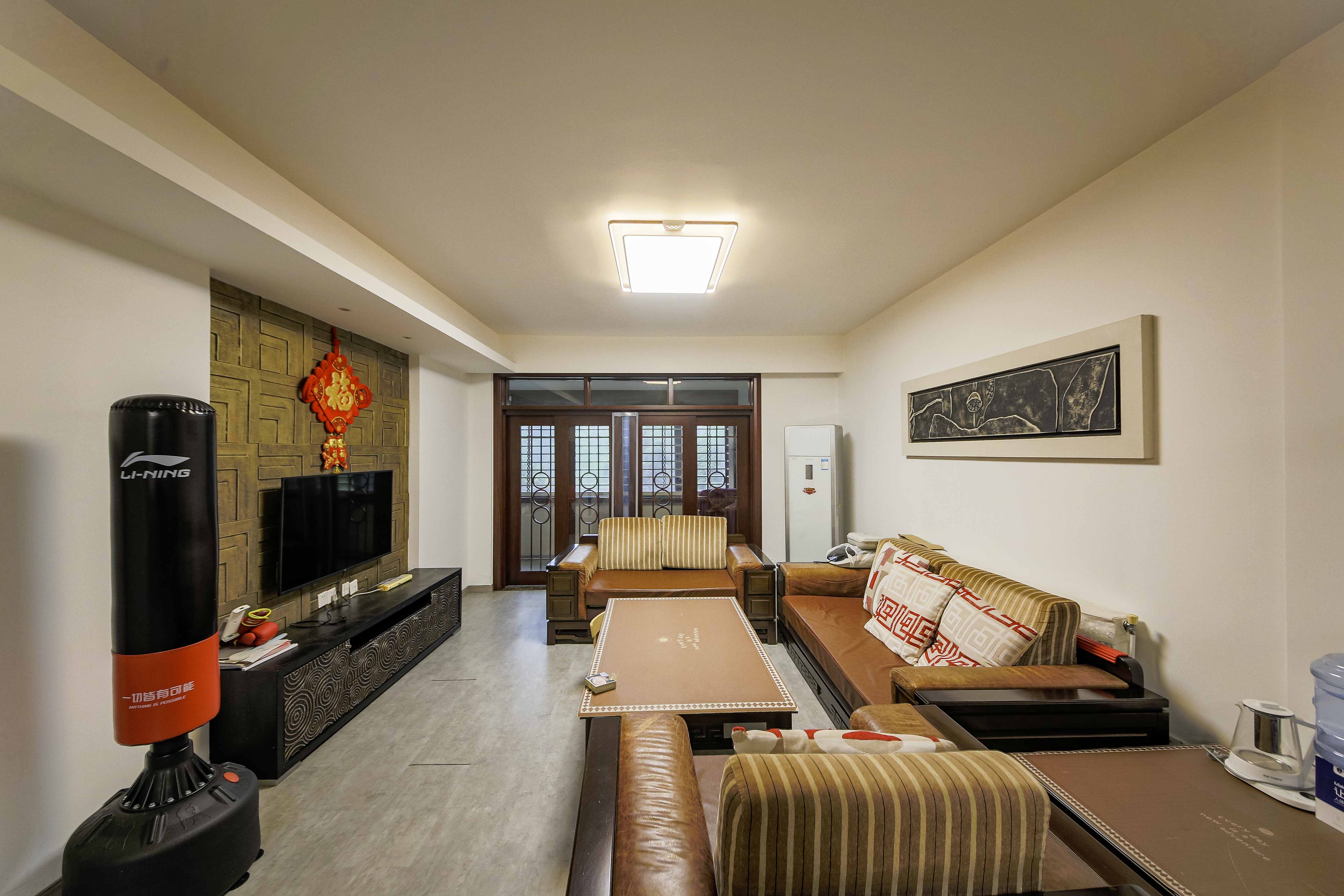 上庭苑 3室2厅1卫 98.0万 上庭苑 3室2厅1卫 98.0万客厅