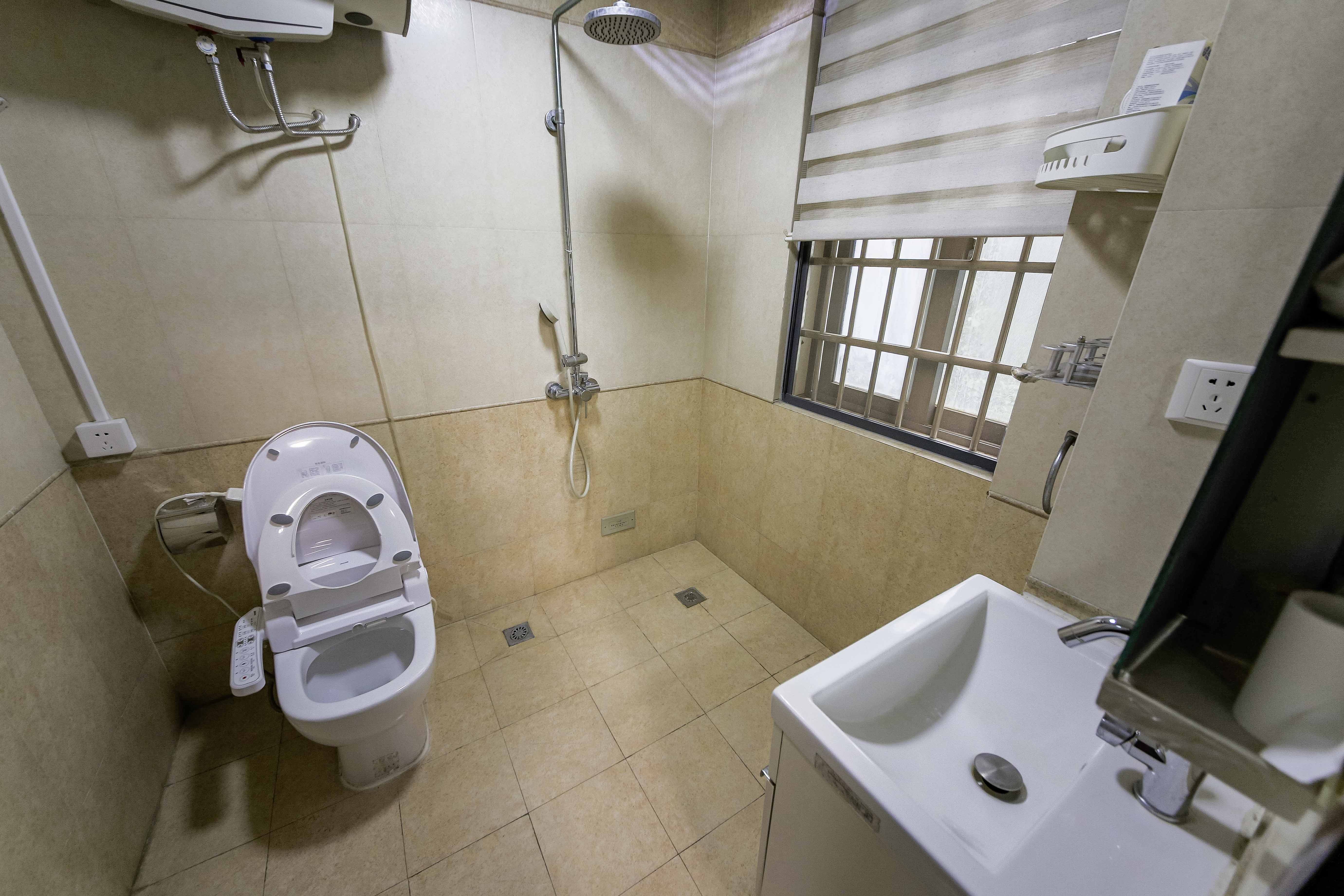 上庭苑 3室2厅1卫 98.0万 上庭苑 3室2厅1卫 98.0万卫生间