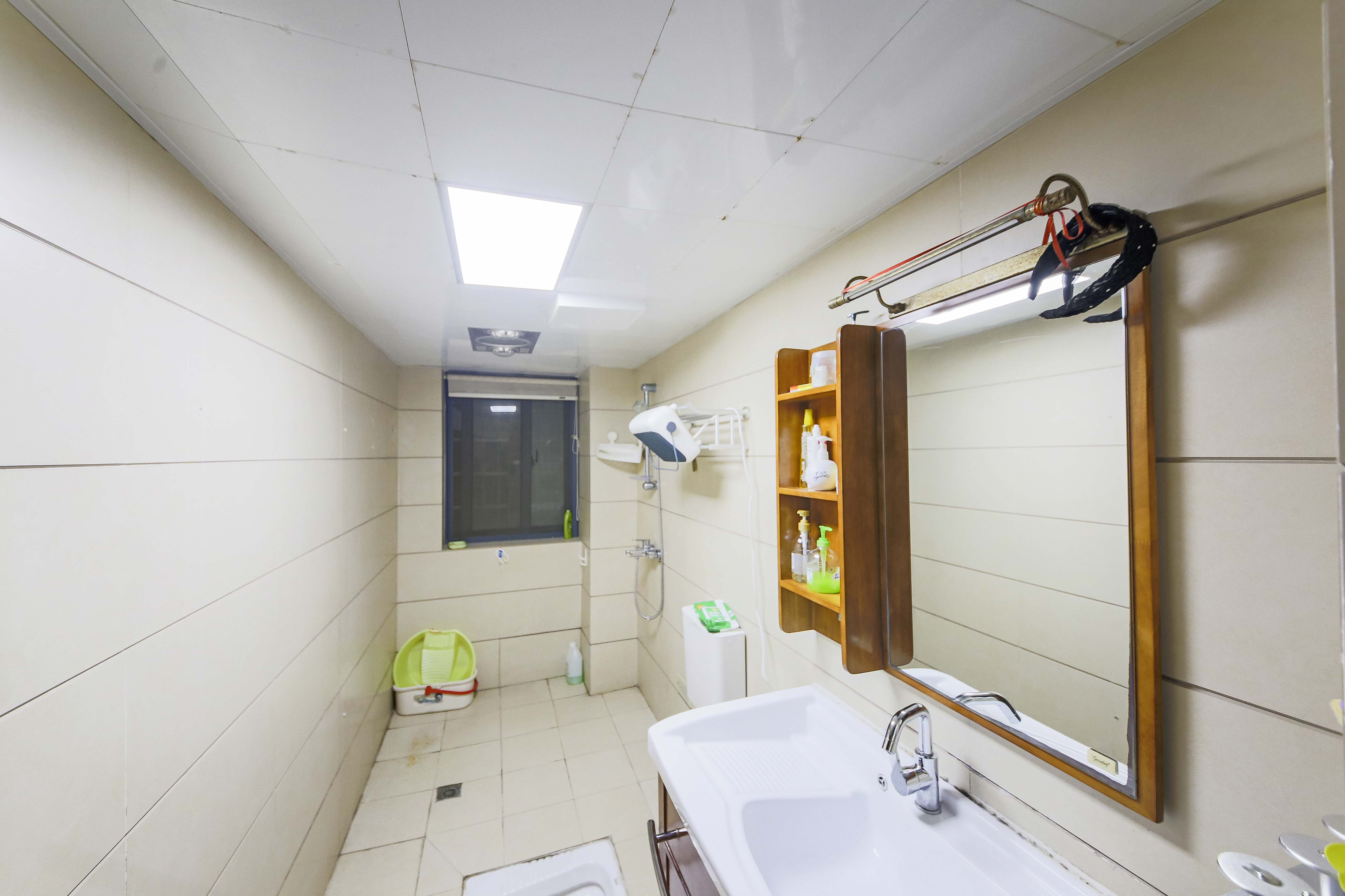 上庭苑 3室2厅1卫 98.0万 上庭苑 3室2厅1卫 98.0万卫生间