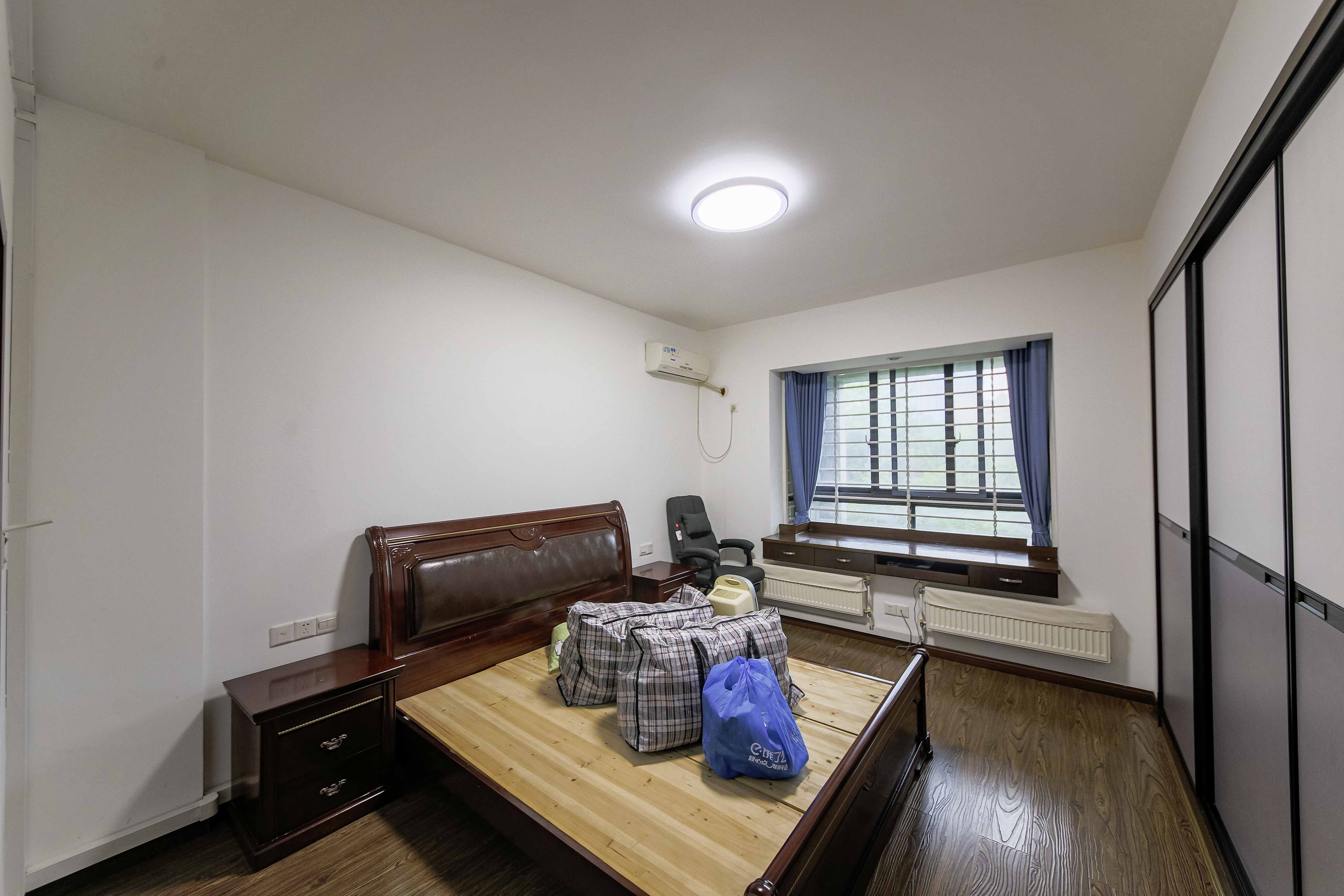 上庭苑 3室2厅1卫 98.0万 上庭苑 3室2厅1卫 98.0万卧室