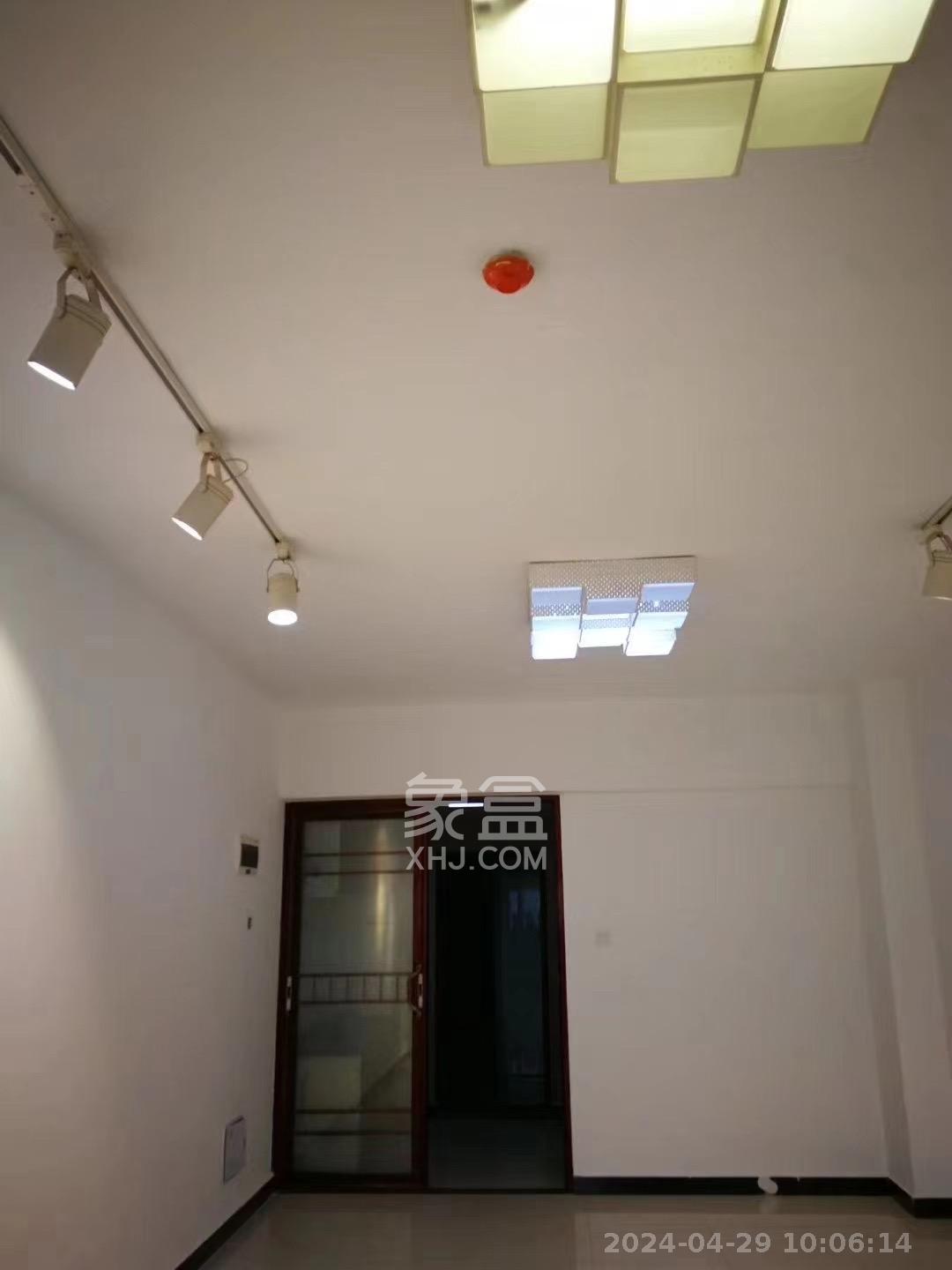 星大峰汇商务楼（星隆国际广场/星大花园）  1室1厅1卫   1300.00元/月室内图